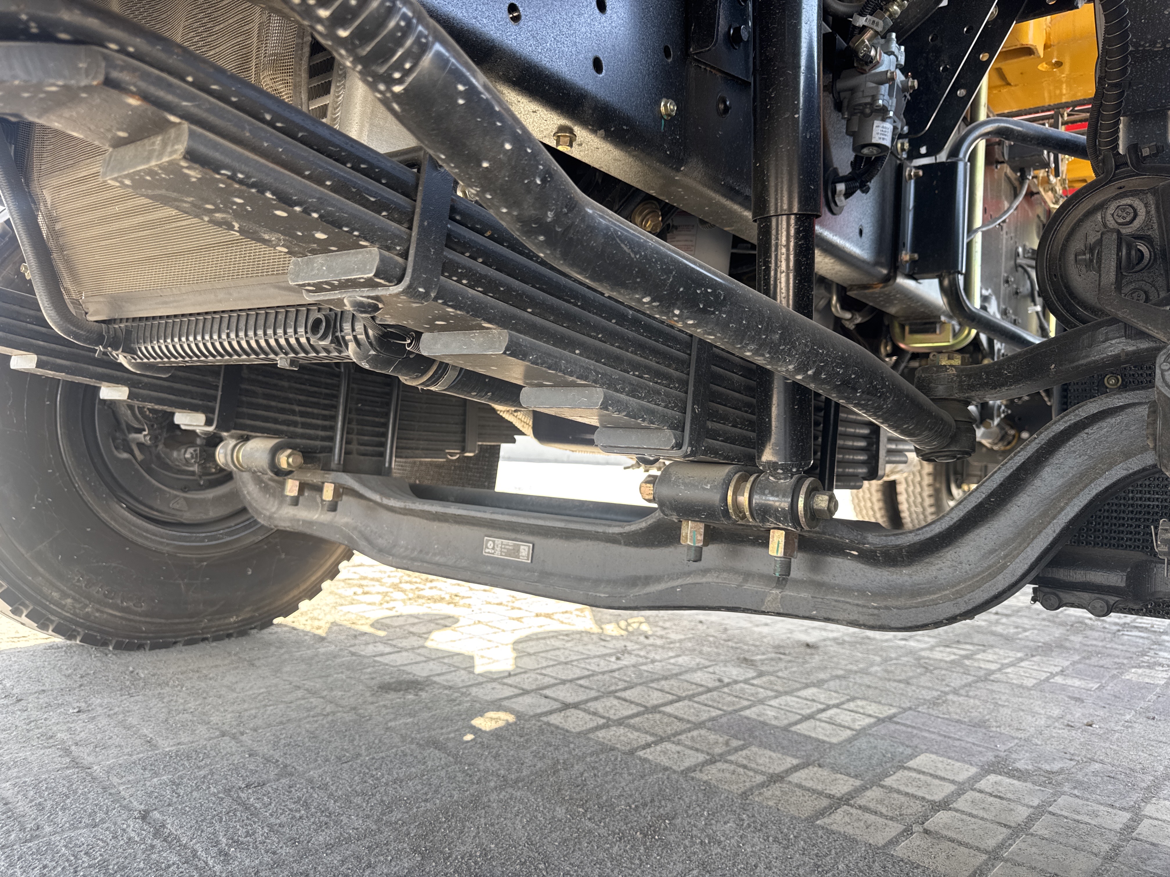 BTC-003-XCMG-SQZ200-Boom-truck-cranes-inspection-Chassis-Front-suspension-1