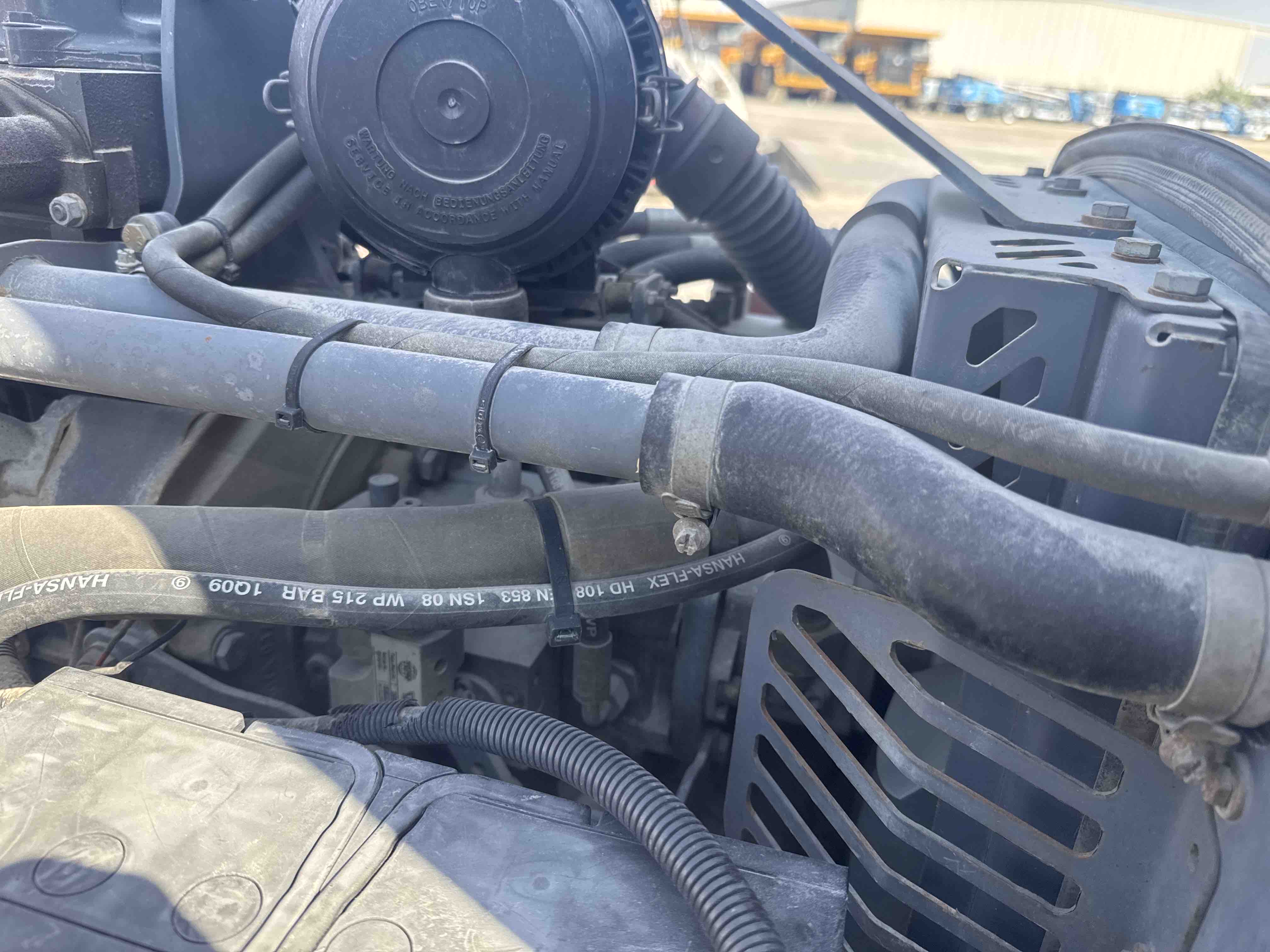 SRC-011-Hamm-HD-12-VV-Tandem-rollers-inspection-Engine-Hoses-1
