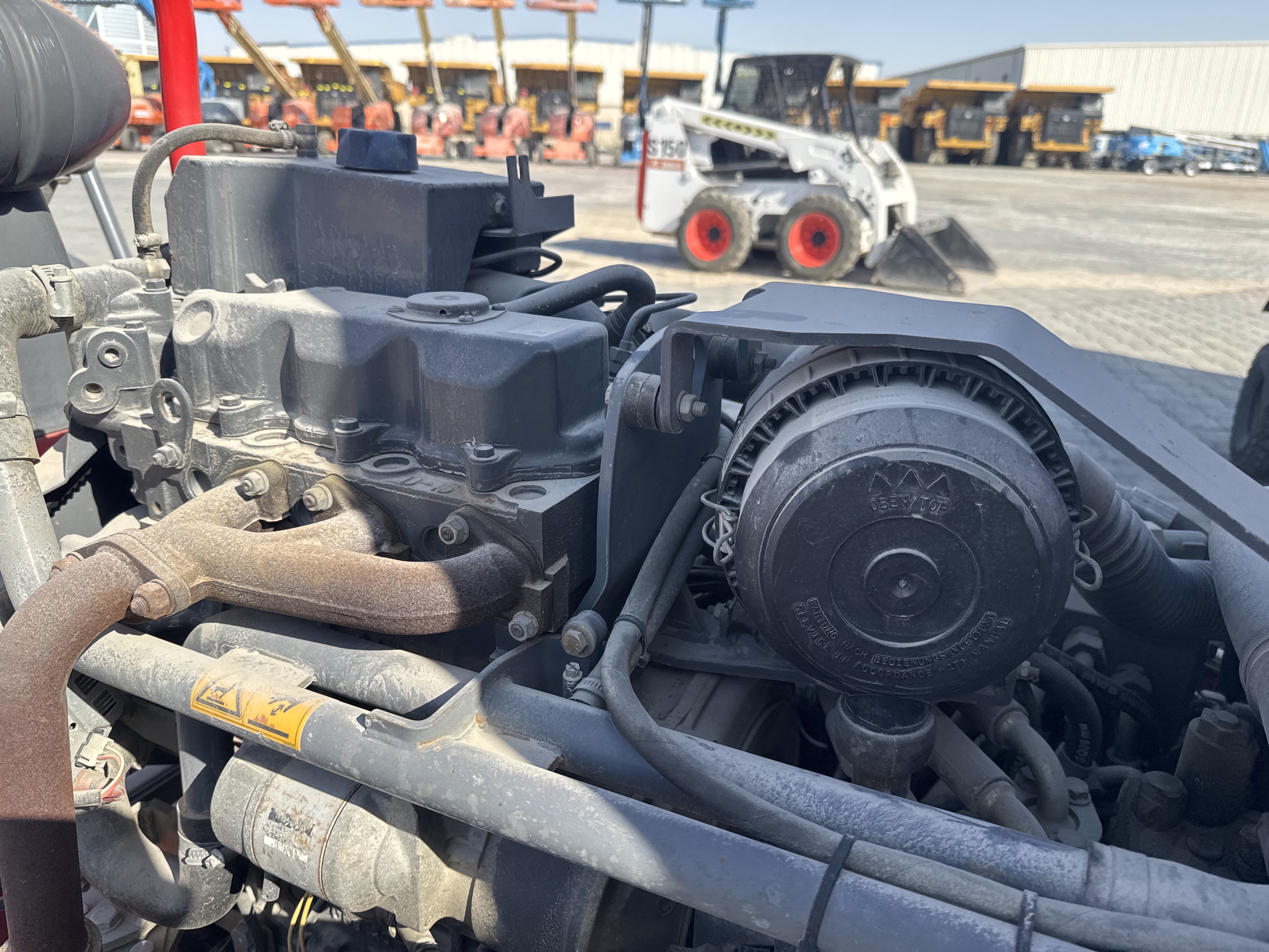 SRC-011-Hamm-HD-12-VV-Tandem-rollers-inspection-Engine-Engine-oil-leaks-1