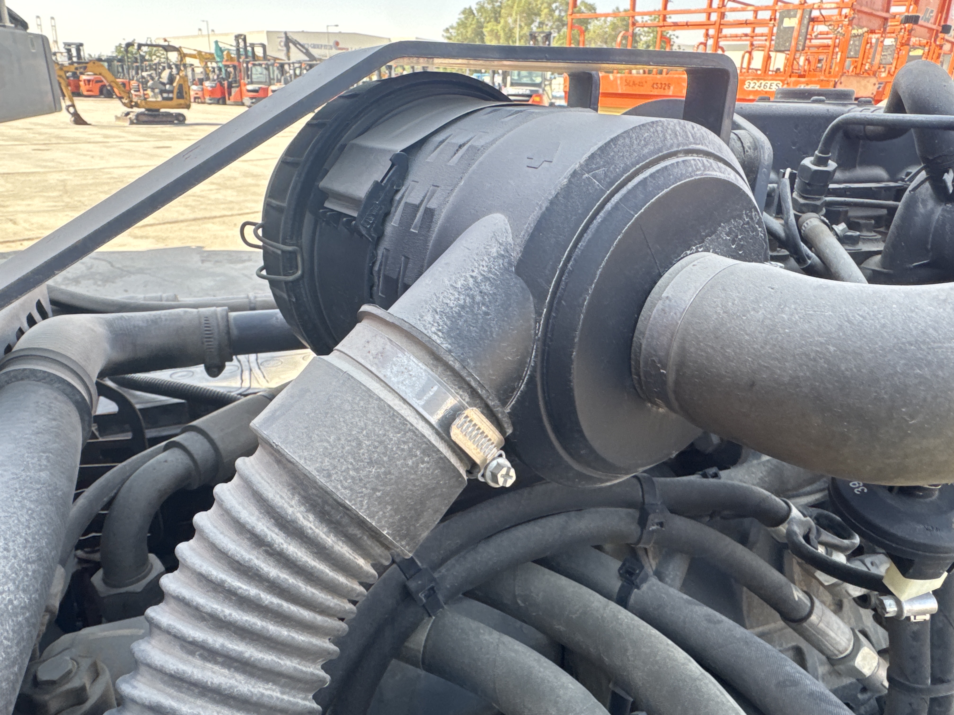 SRC-011-Hamm-HD-12-VV-Tandem-rollers-inspection-Engine-Air-intake-system-1