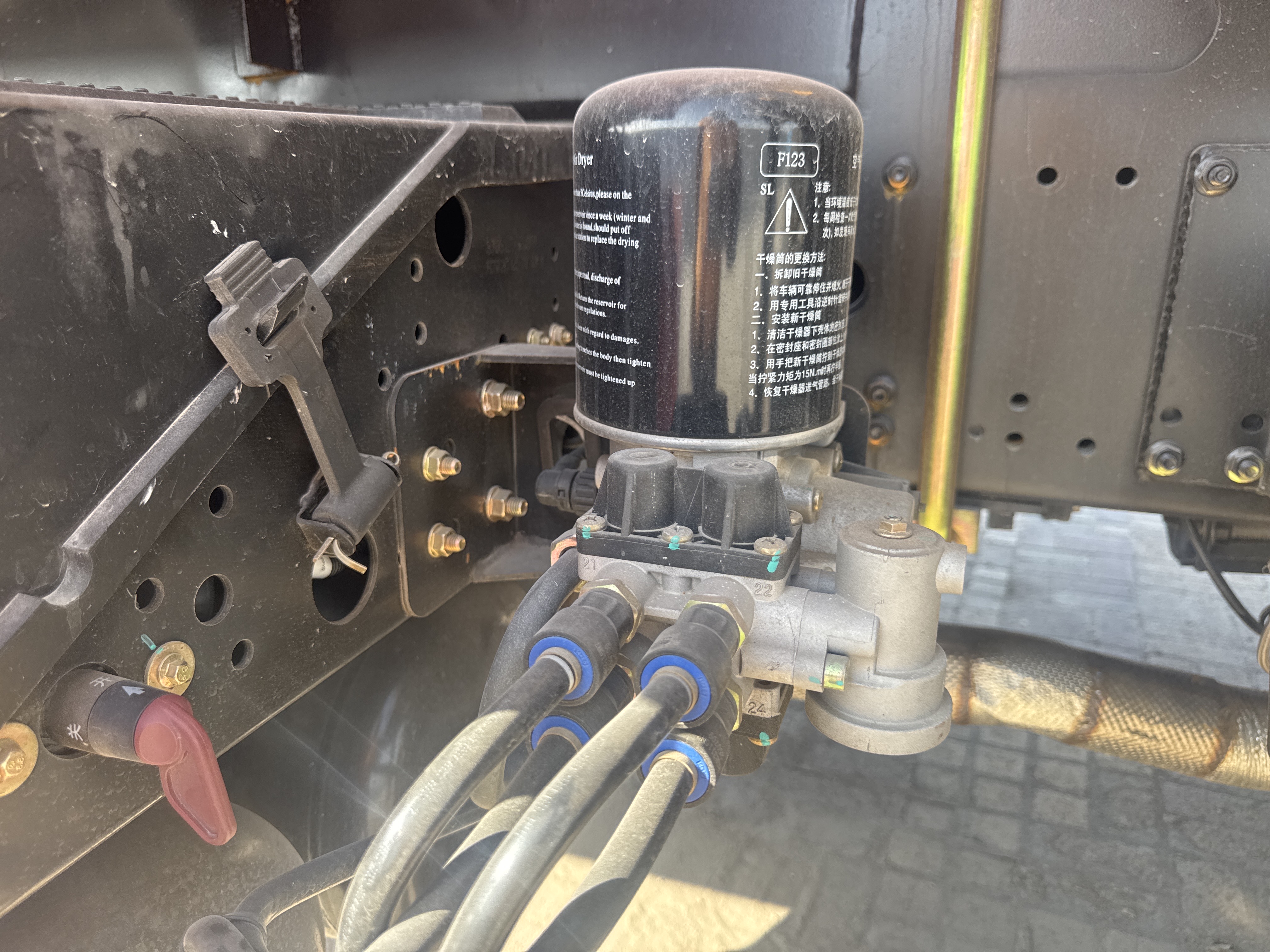 BTC-003-XCMG-SQZ200-Boom-truck-cranes-inspection-Pneumatics-Air-dryer-1