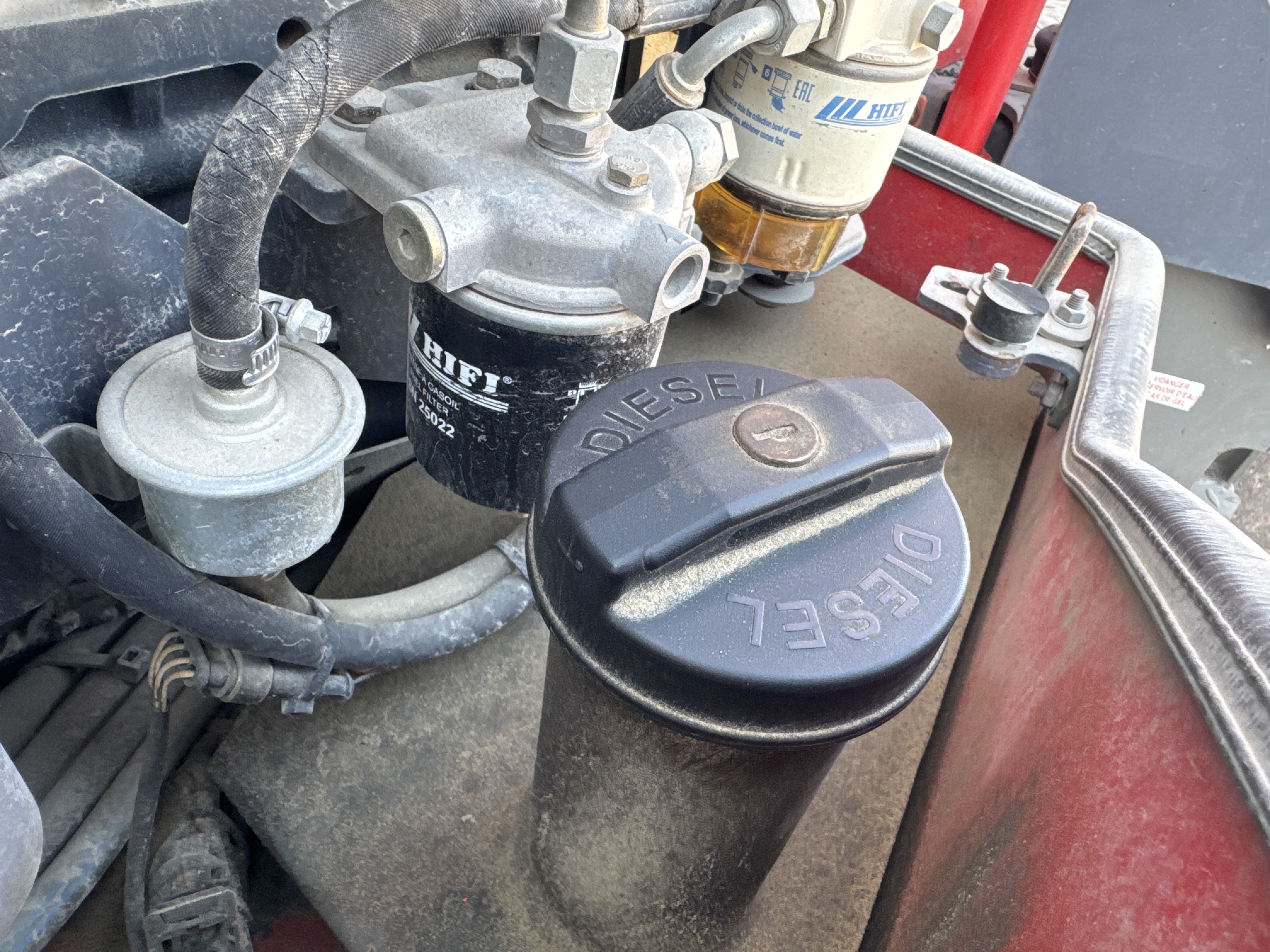 SRC-011-Hamm-HD-12-VV-Tandem-rollers-inspection-Engine-Fuel-tank-1