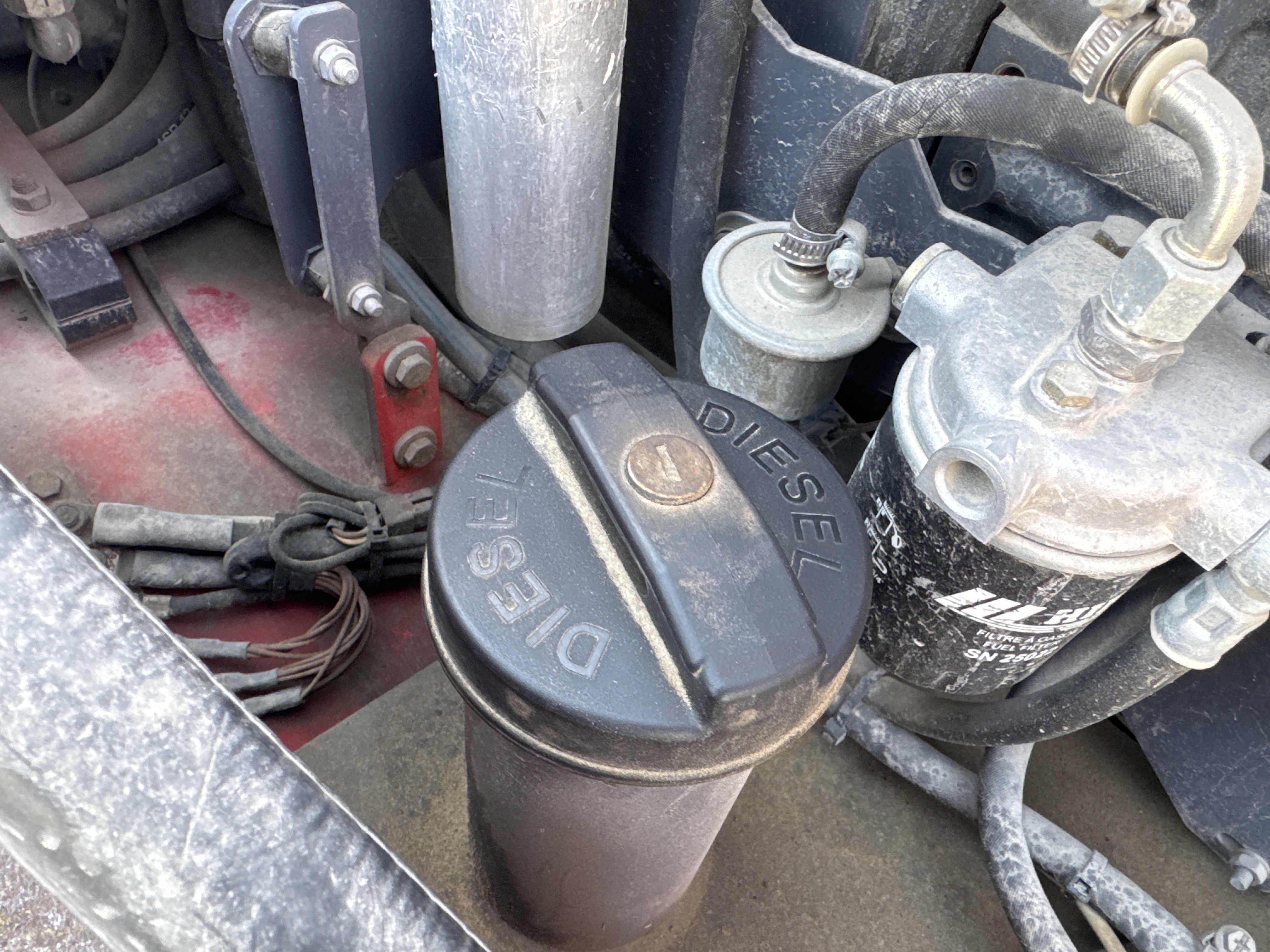 SRC-011-Hamm-HD-12-VV-Tandem-rollers-inspection-Engine-Fuel-tank-1