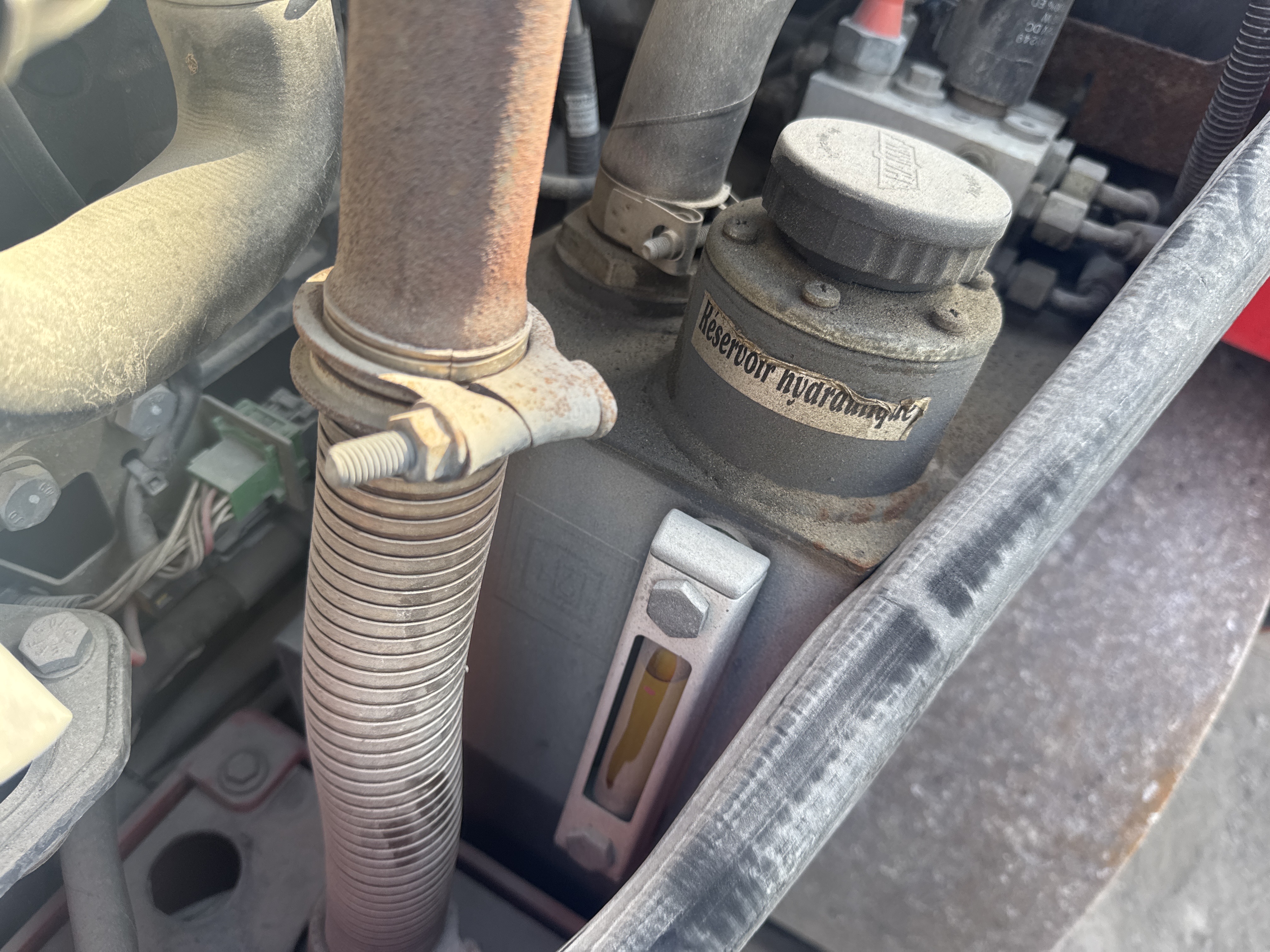 SRC-011-Hamm-HD-12-VV-Tandem-rollers-inspection-Hydraulics-Hydraulic-Tank-1