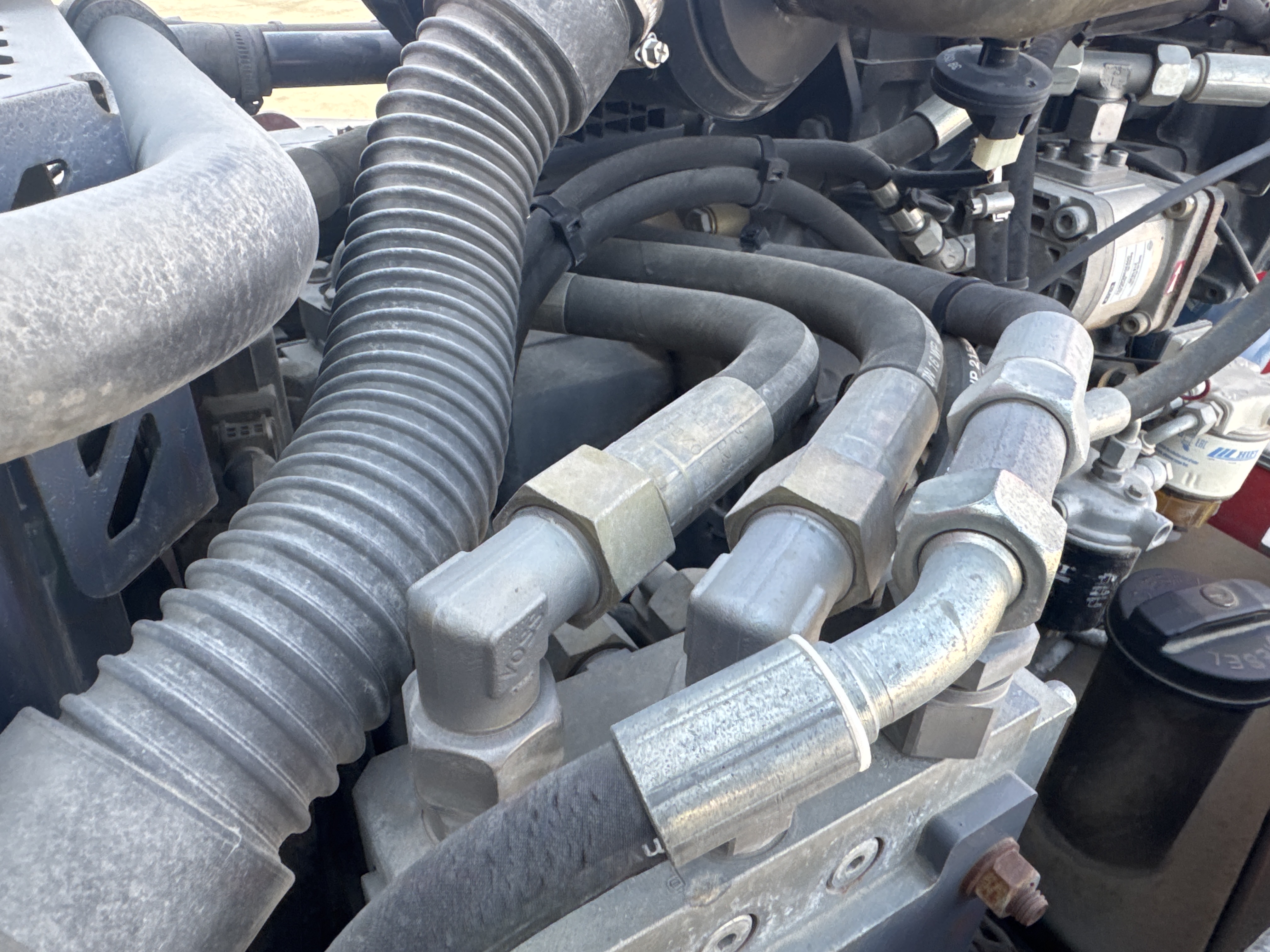 SRC-011-Hamm-HD-12-VV-Tandem-rollers-inspection-Hydraulics-Hydraulic-hoses-and-lines-1