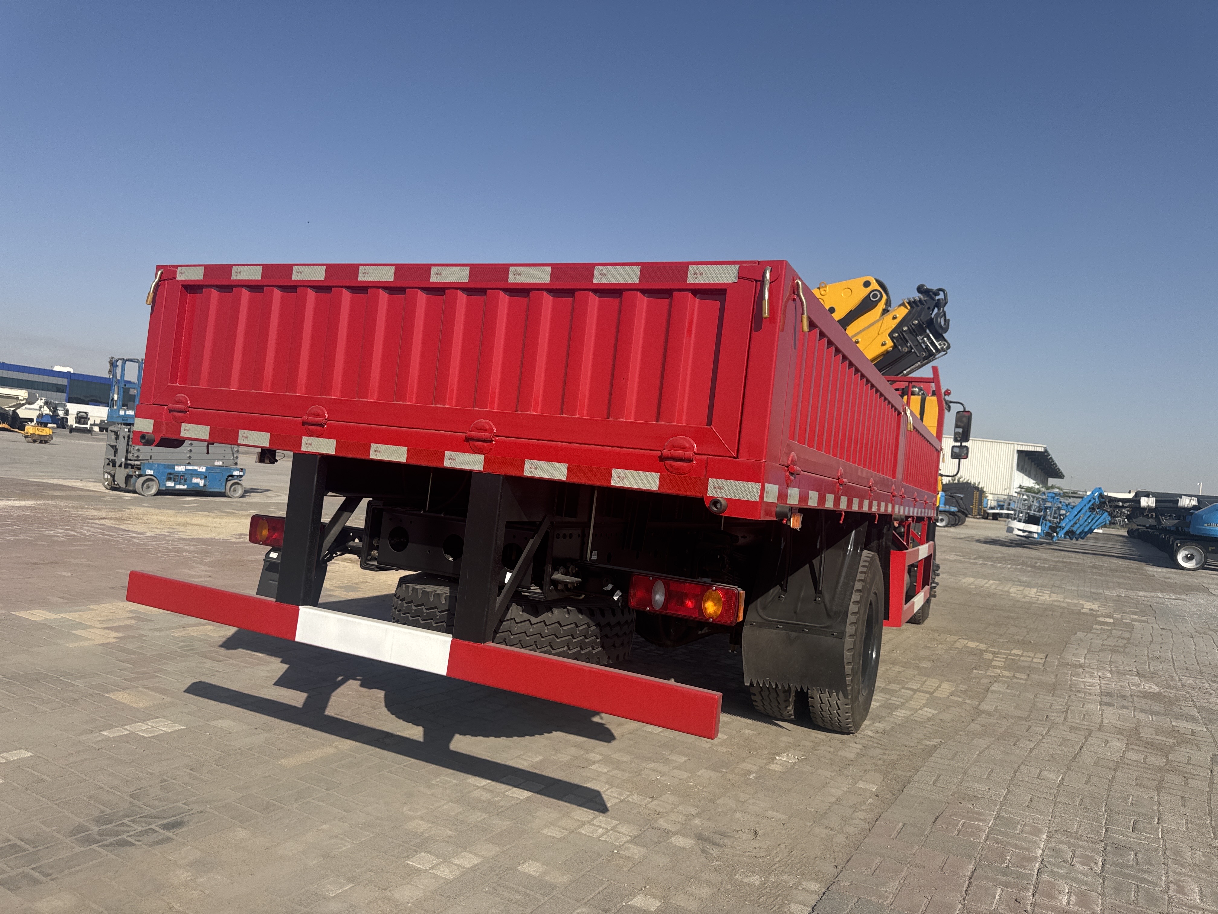 BTC-003-XCMG-SQZ200-Boom-truck-cranes-inspection-Structure-Paint-1