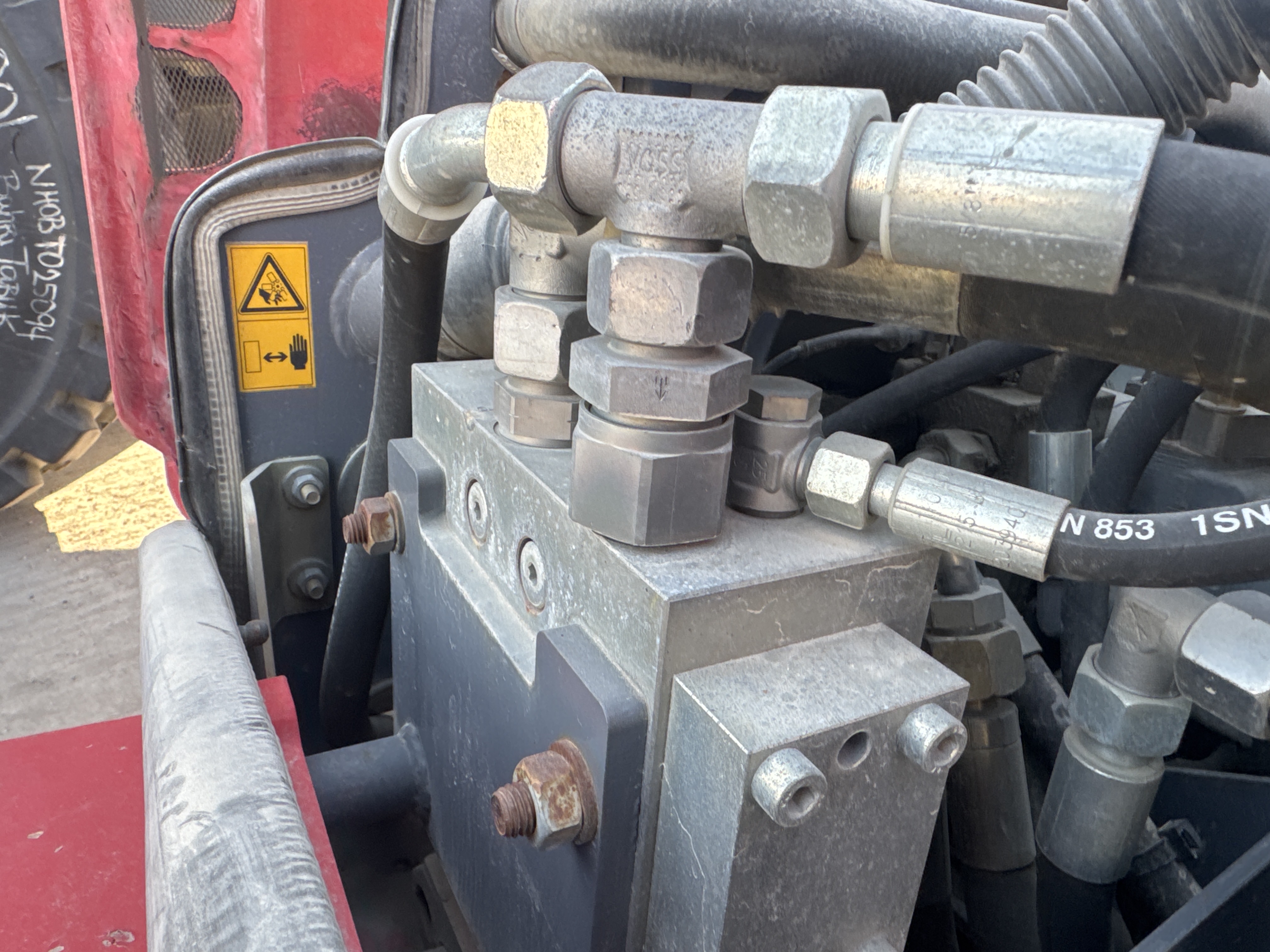 SRC-011-Hamm-HD-12-VV-Tandem-rollers-inspection-Hydraulics-Main-control-valve-(MCV)-1