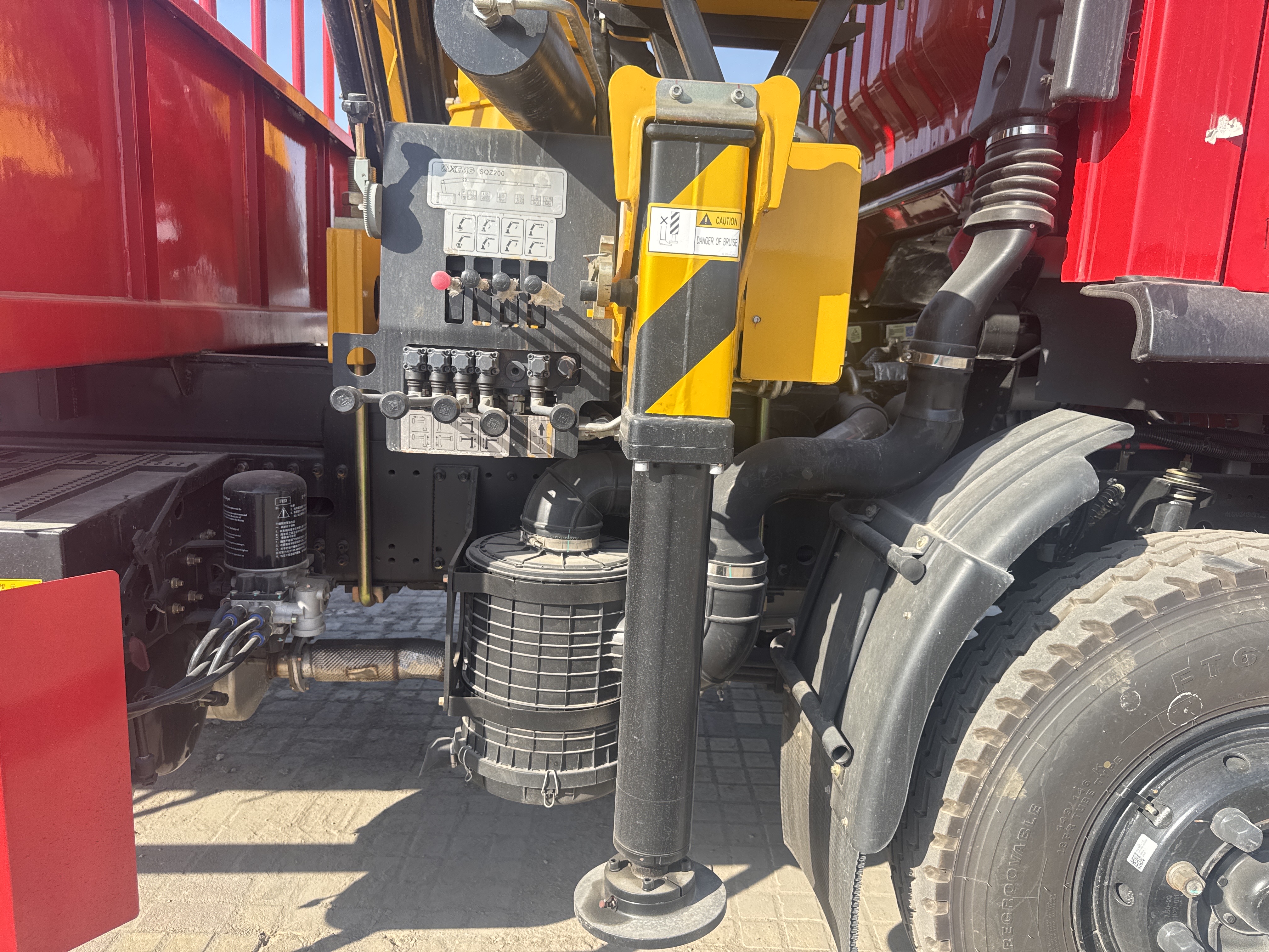 BTC-003-XCMG-SQZ200-Boom-truck-cranes-inspection-Structure-Outriggers-1