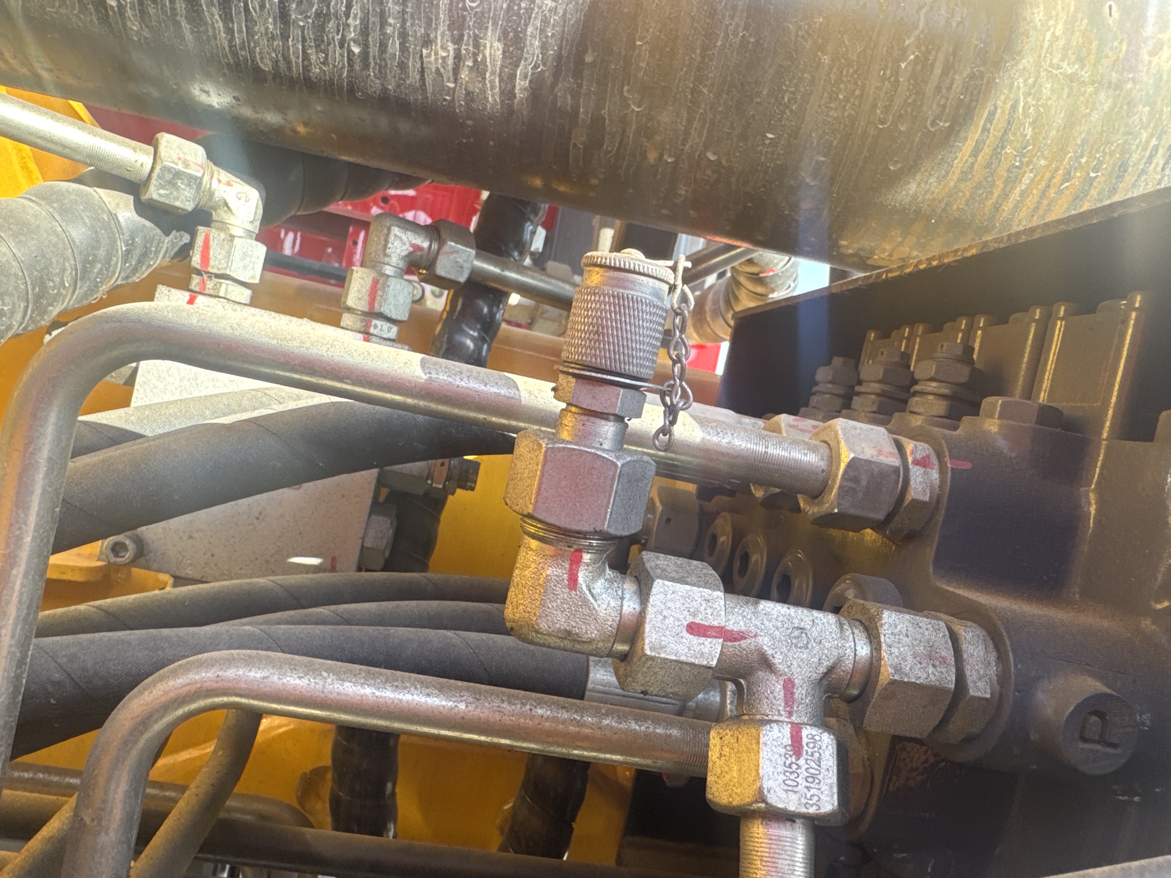 BTC-003-XCMG-SQZ200-Boom-truck-cranes-inspection-Hydraulics-Main-control-valve-(MCV)-1