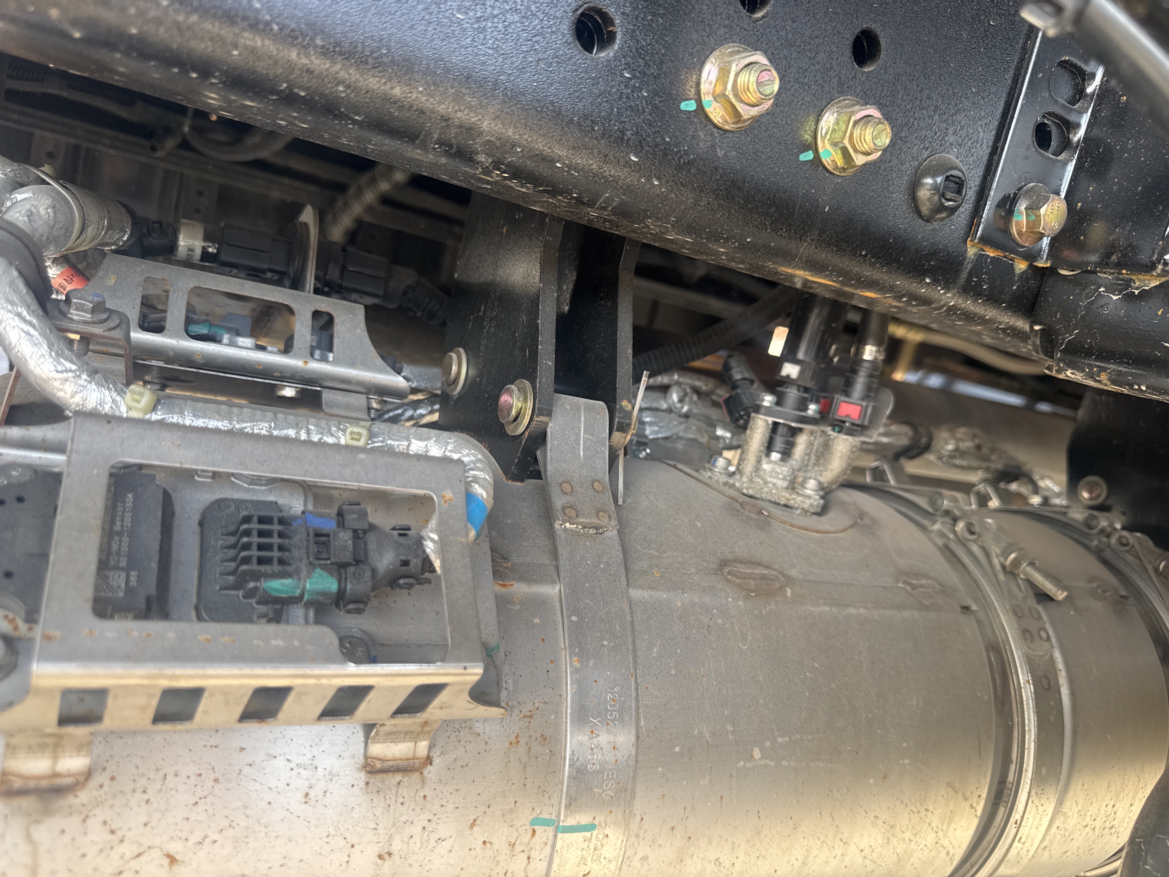 BTC-003-XCMG-SQZ200-Boom-truck-cranes-inspection-Engine-Exhaust-system-1