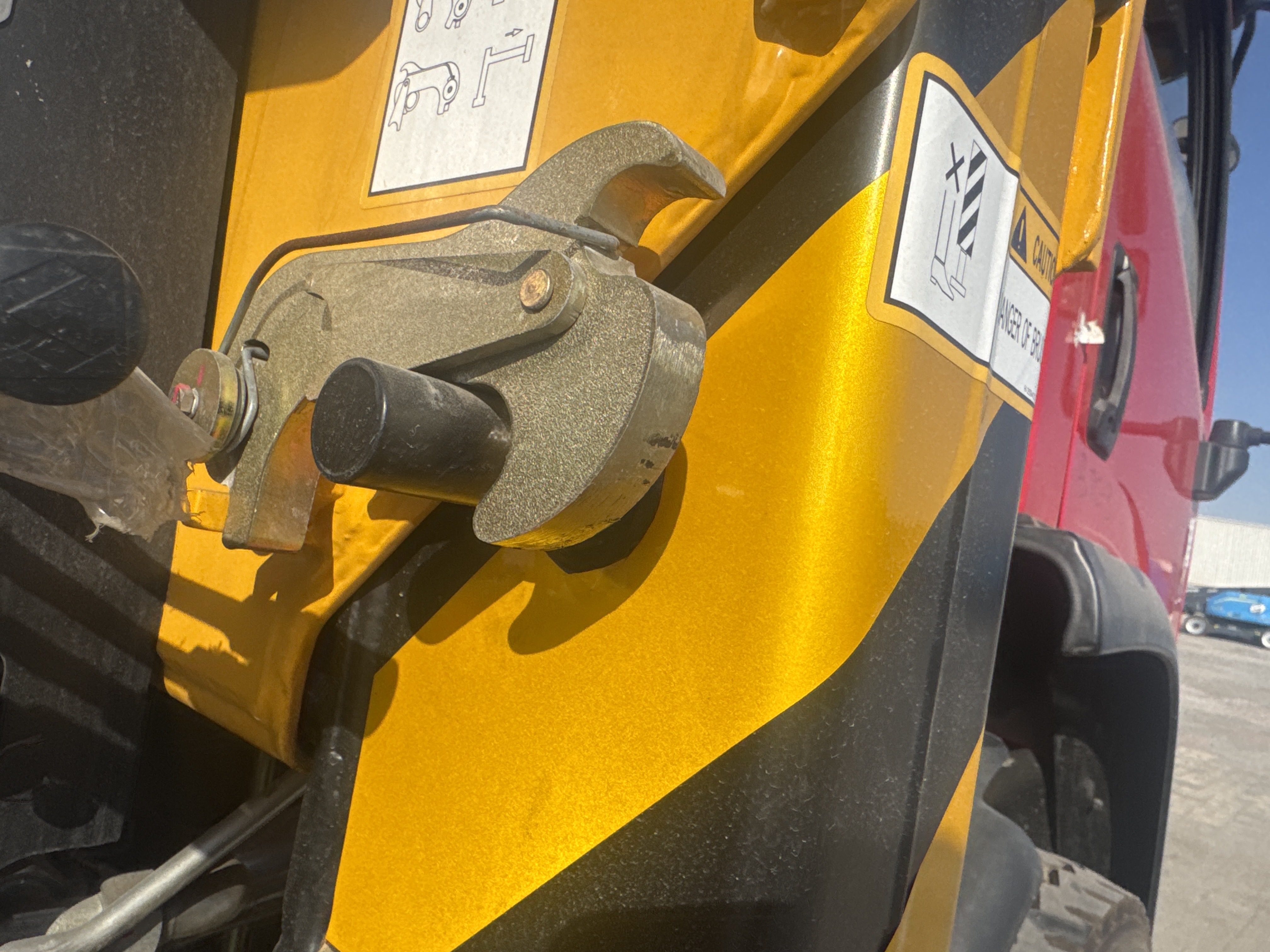 BTC-003-XCMG-SQZ200-Boom-truck-cranes-inspection-Safety-Hydraulic-safety-lock-1