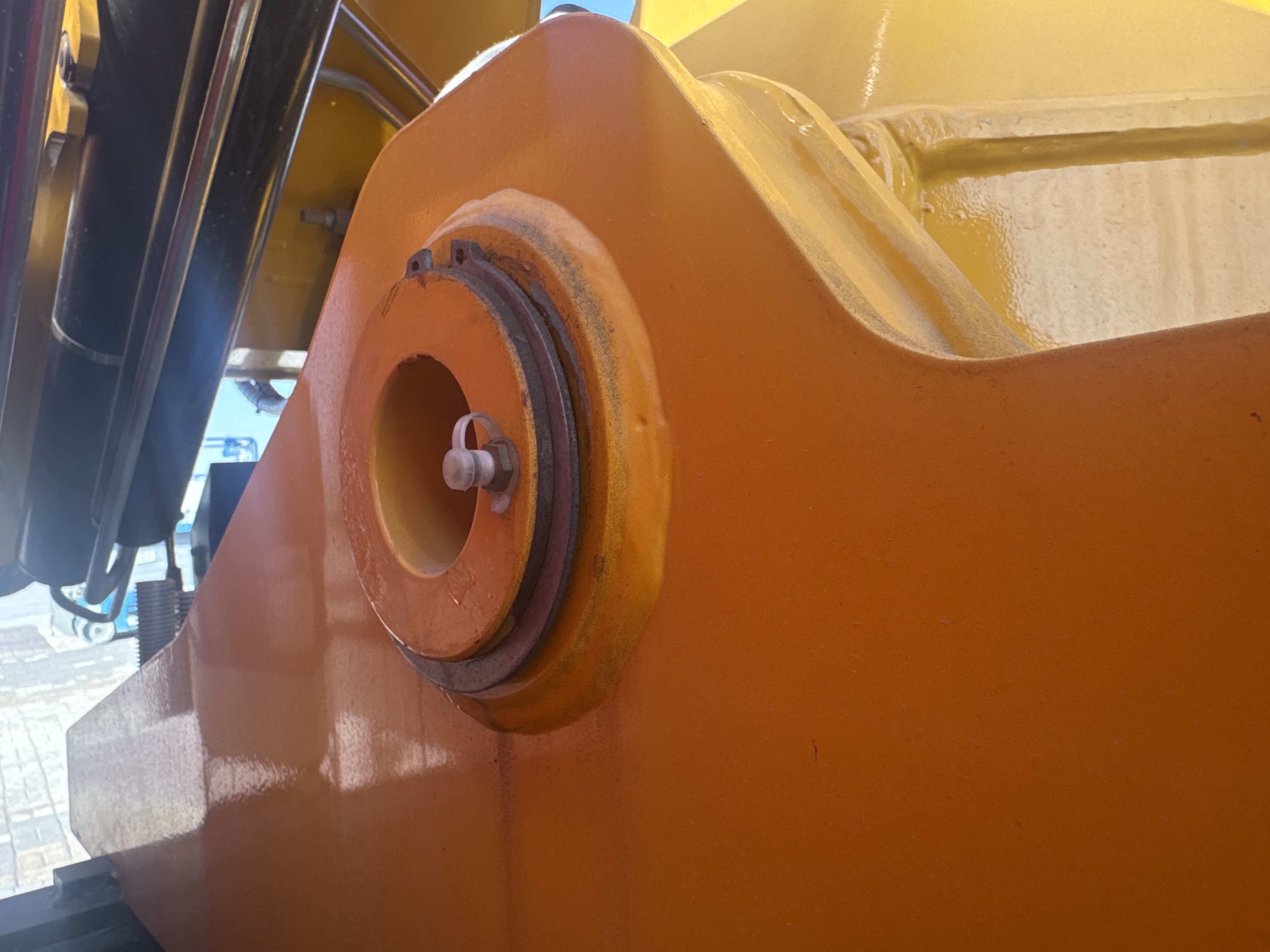 BTC-003-XCMG-SQZ200-Boom-truck-cranes-inspection-Safety-Hydraulic-safety-lock-1