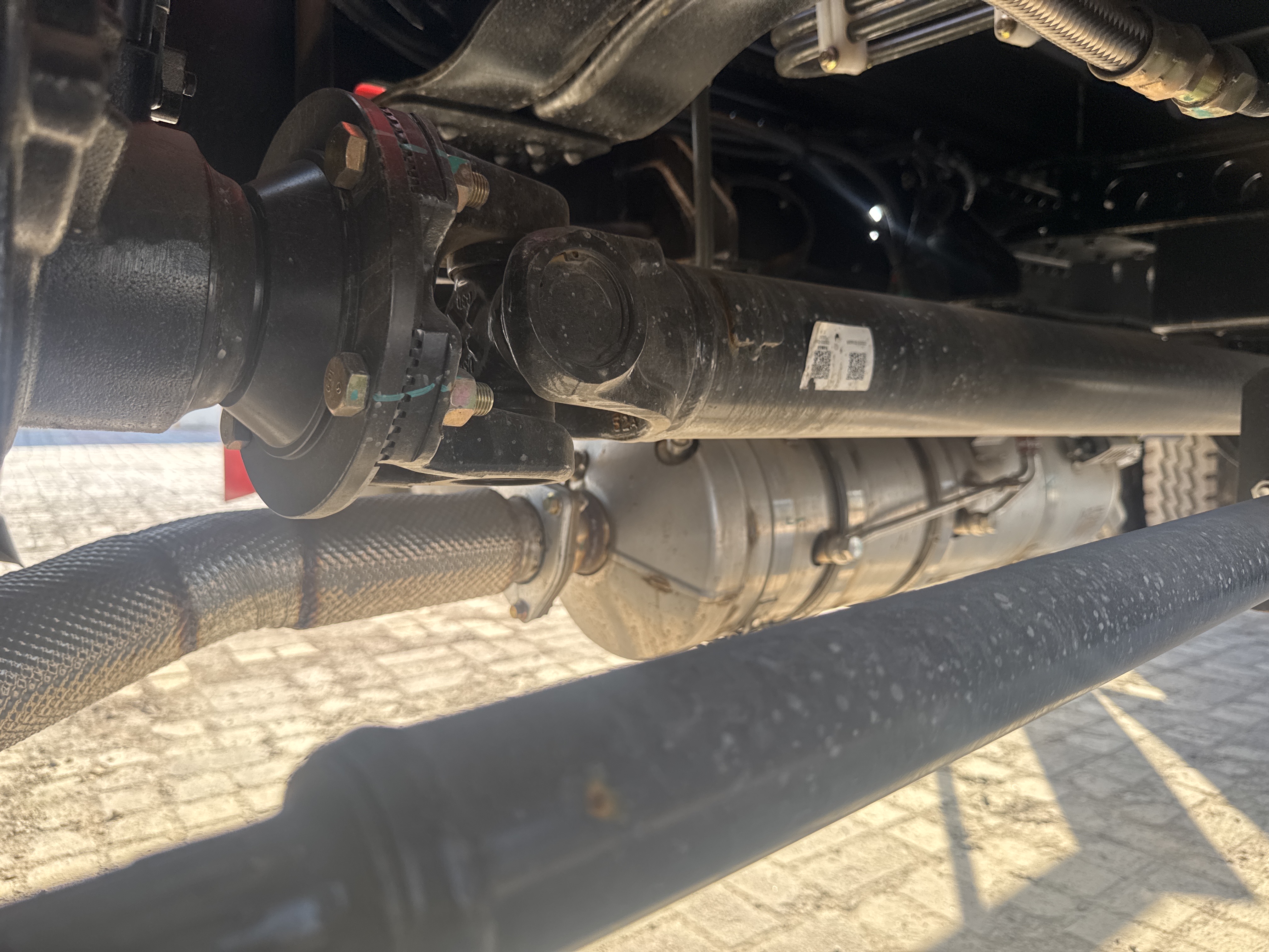 BTC-003-XCMG-SQZ200-Boom-truck-cranes-inspection-Drive-system-Propeller-shaft-1