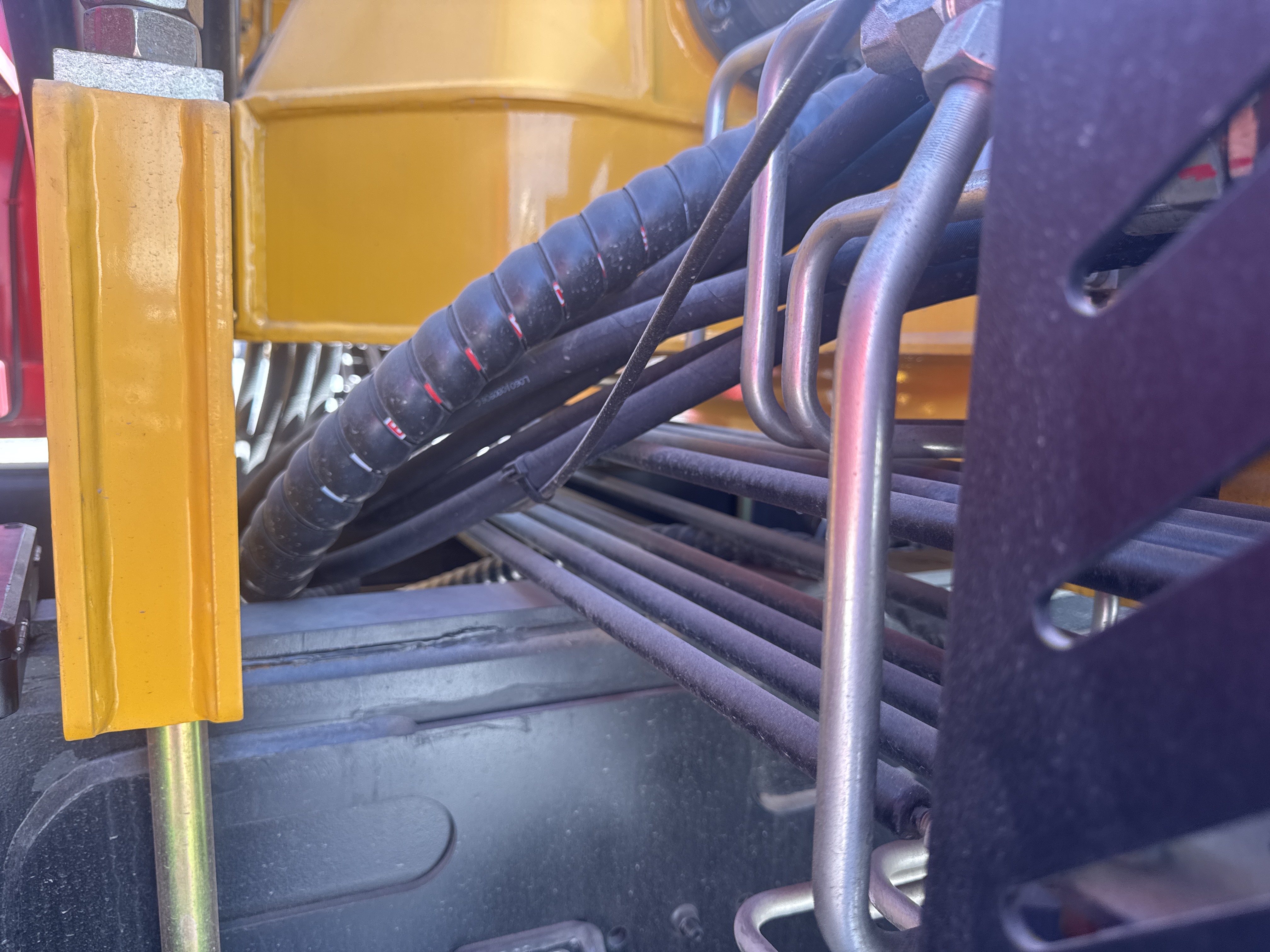 BTC-003-XCMG-SQZ200-Boom-truck-cranes-inspection-Hydraulics-Hydraulic-hoses-and-lines-1
