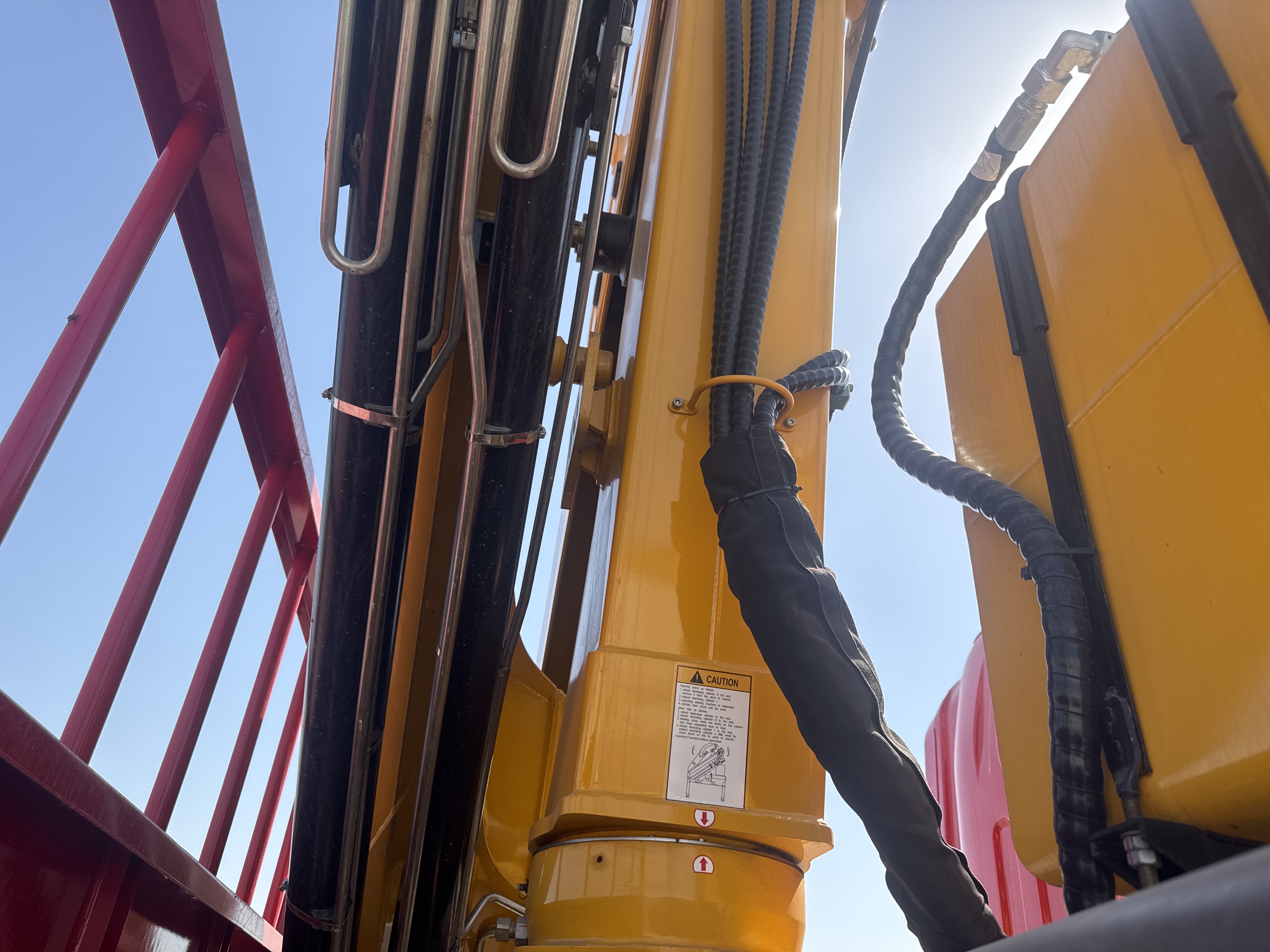 BTC-003-XCMG-SQZ200-Boom-truck-cranes-inspection-Hydraulics-Hydraulic-hoses-and-lines-1
