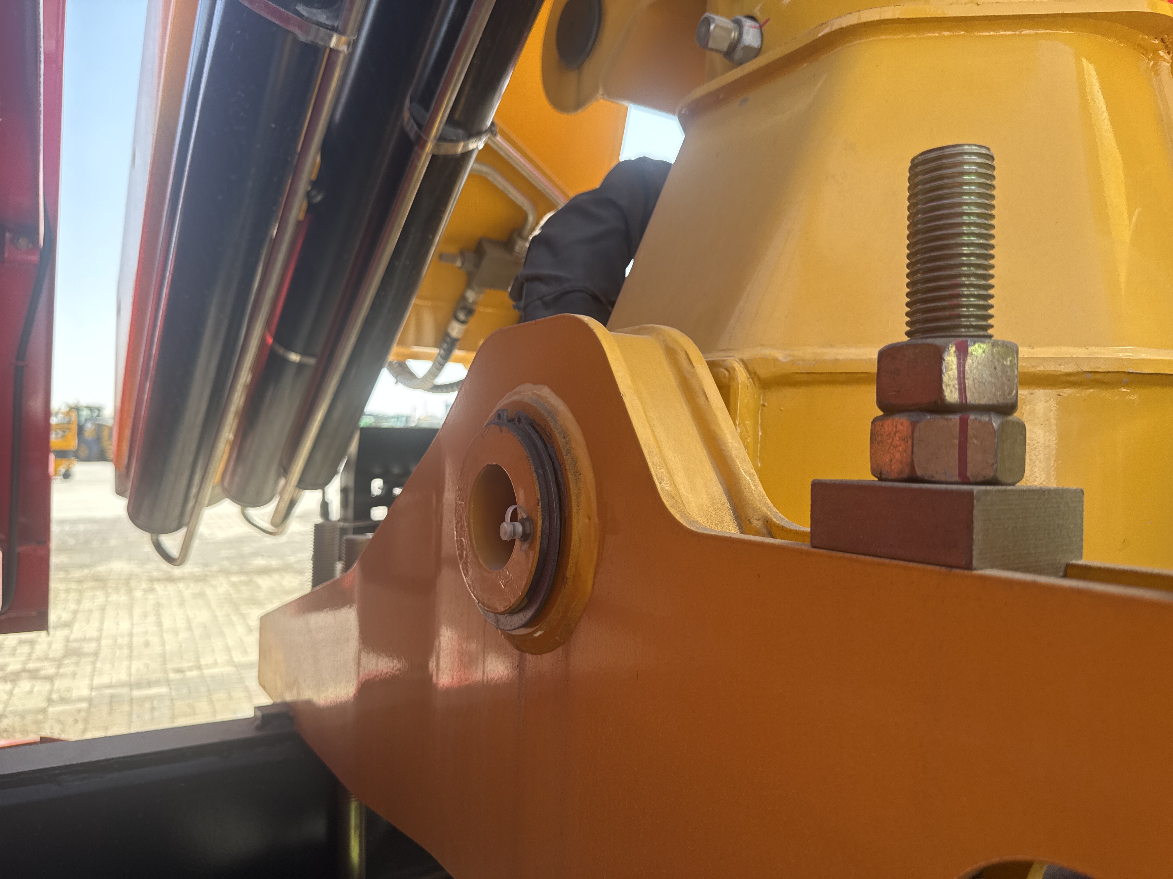 BTC-003-XCMG-SQZ200-Boom-truck-cranes-inspection-Hydraulics-Boom-base-pin-and-bushings-1