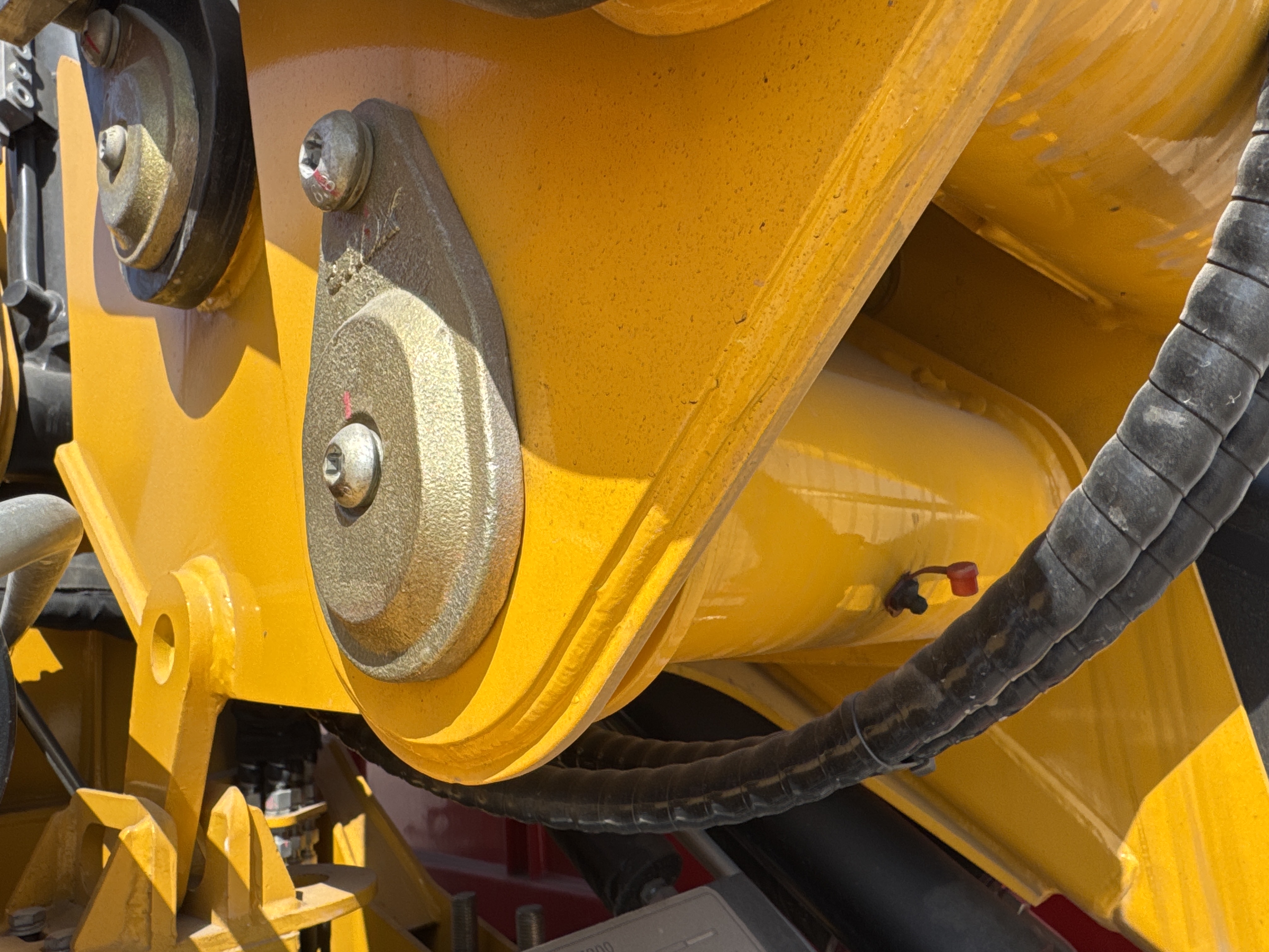 BTC-003-XCMG-SQZ200-Boom-truck-cranes-inspection-Hydraulics-Boom-base-pin-and-bushings-1