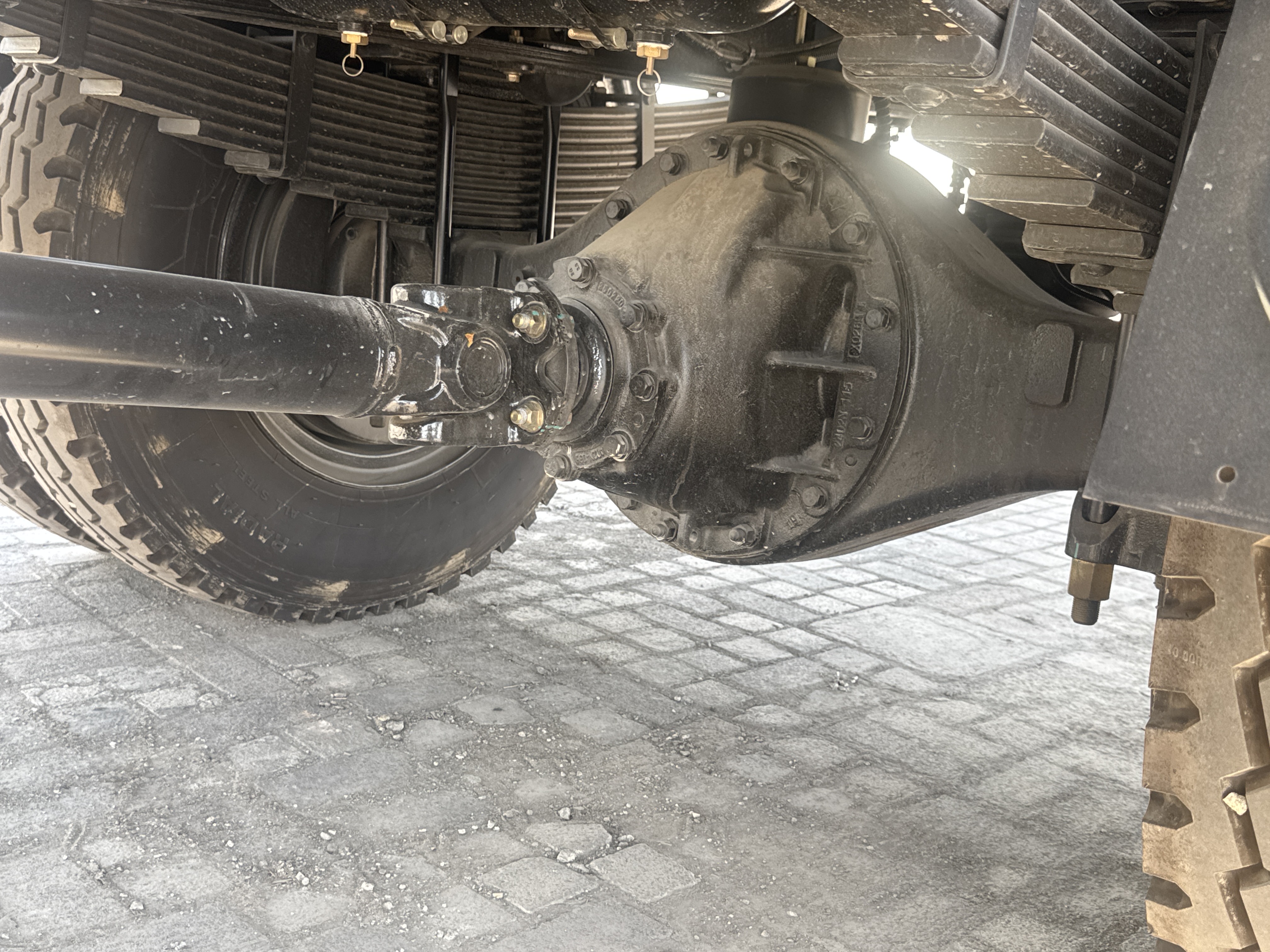 BTC-003-XCMG-SQZ200-Boom-truck-cranes-inspection-Drive-system-Axle-housing-1