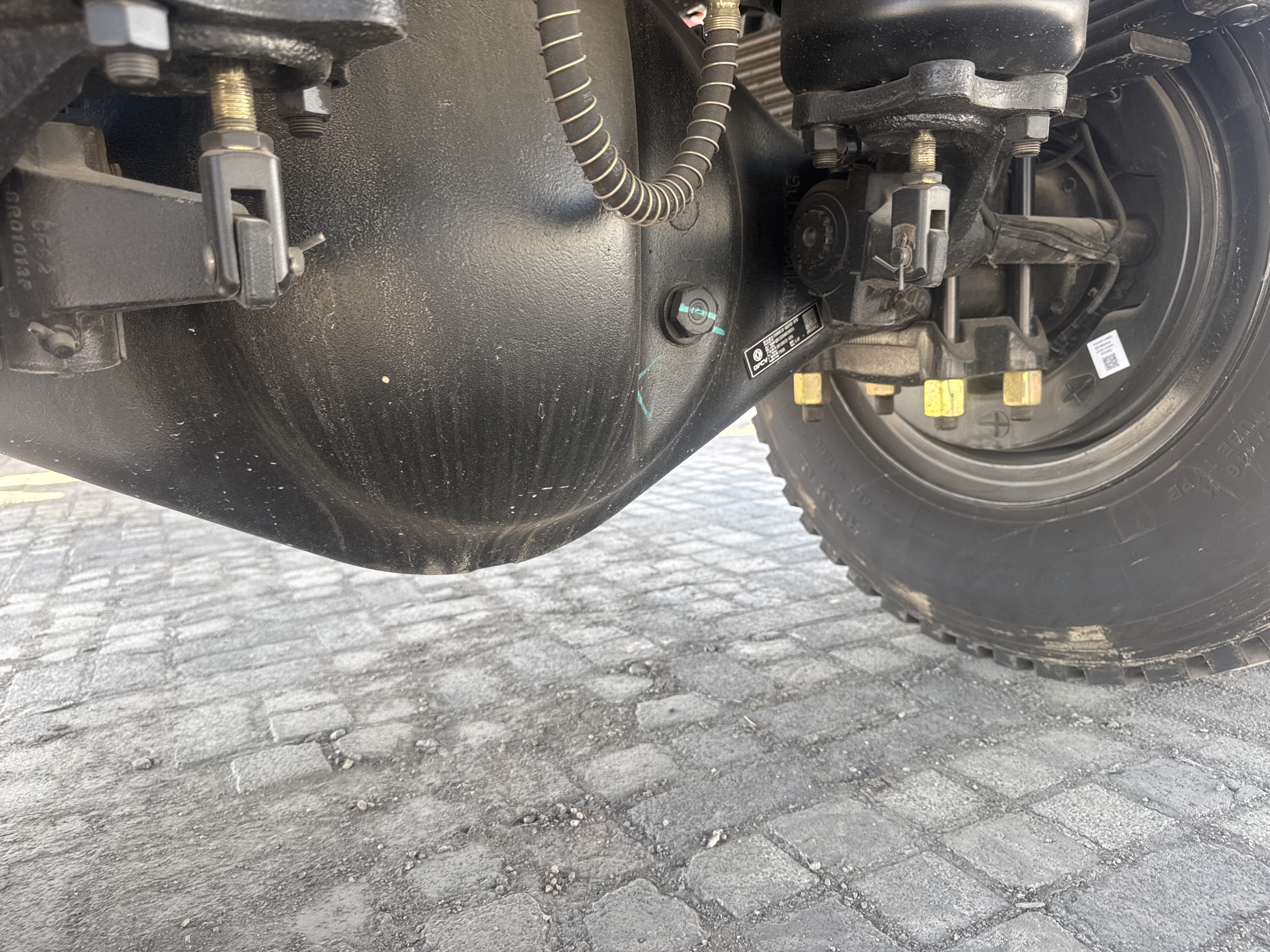BTC-003-XCMG-SQZ200-Boom-truck-cranes-inspection-Drive-system-Axle-housing-1