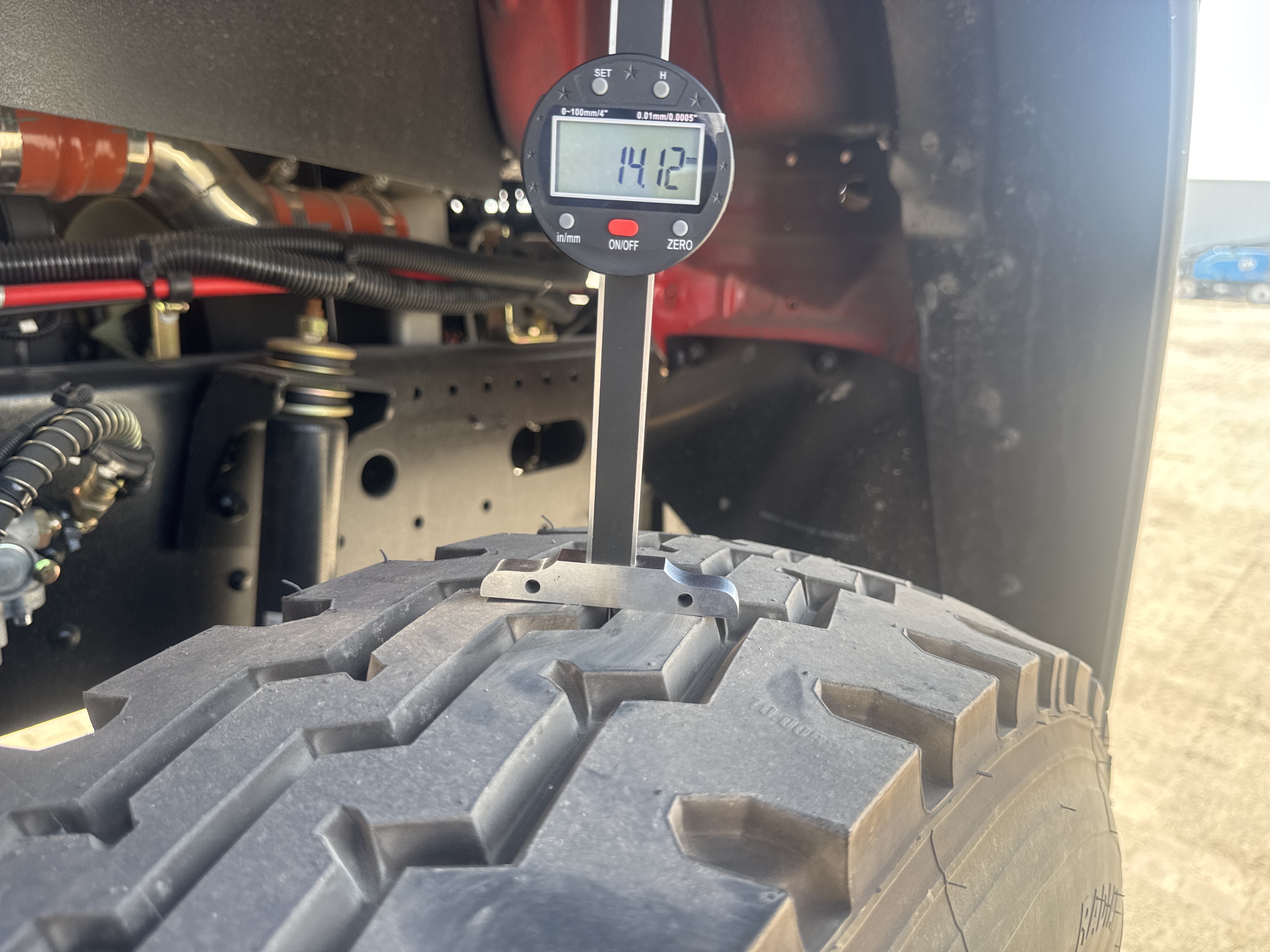 BTC-003-XCMG-SQZ200-Boom-truck-cranes-inspection-Chassis-Right-front-tire---tread-depth-1