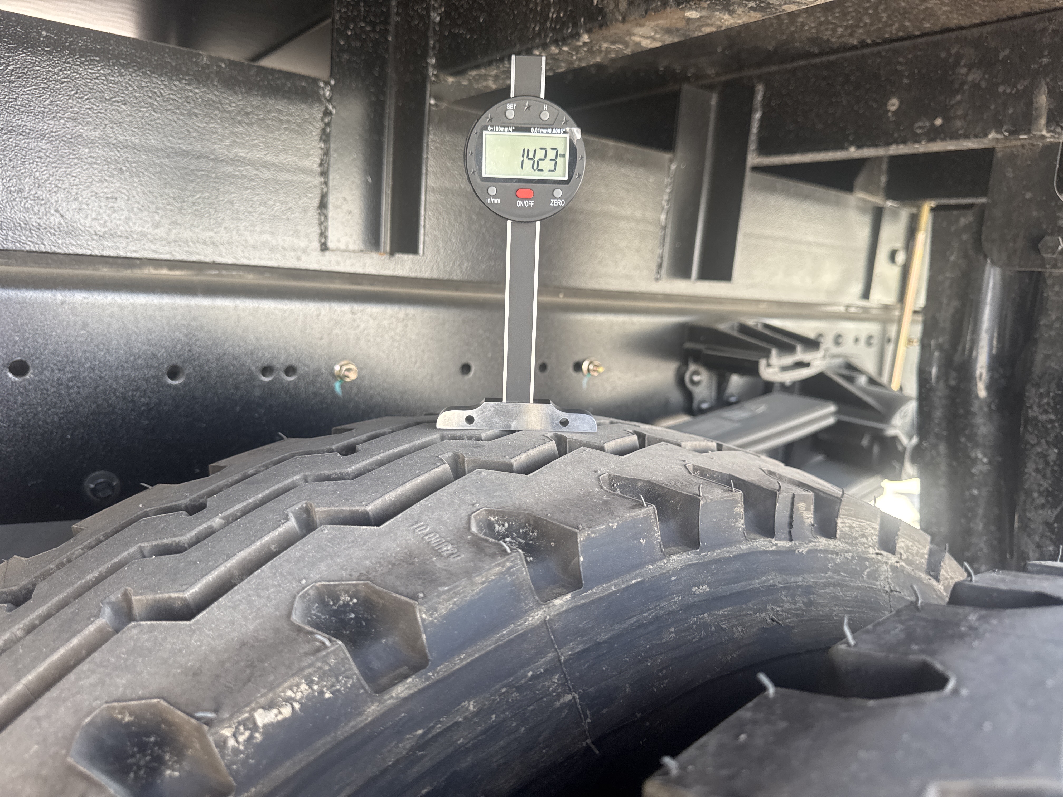 BTC-003-XCMG-SQZ200-Boom-truck-cranes-inspection-Chassis-Right-rear-tire---tread-depth-1