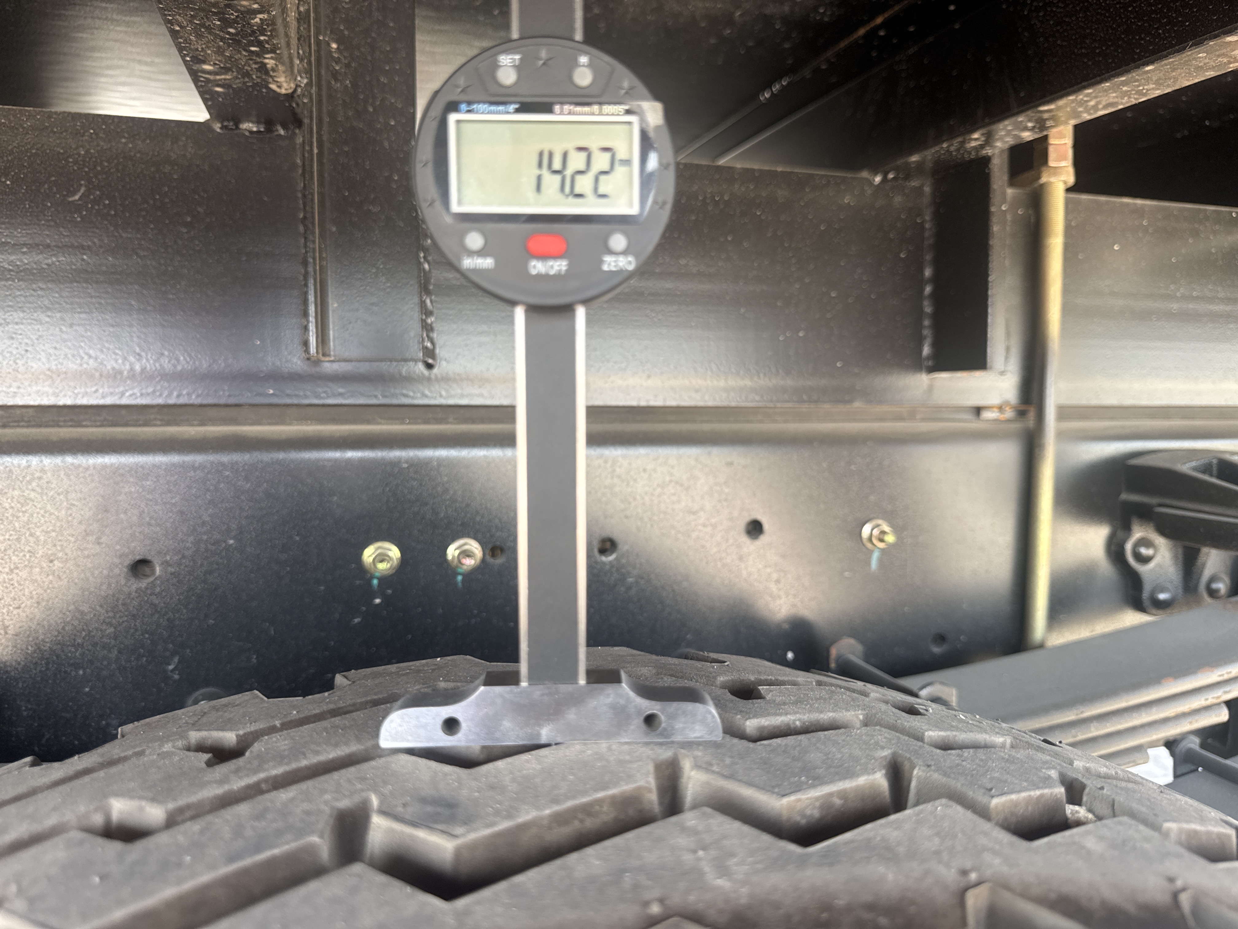 BTC-003-XCMG-SQZ200-Boom-truck-cranes-inspection-Chassis-Left-tire-tread-depth-1
