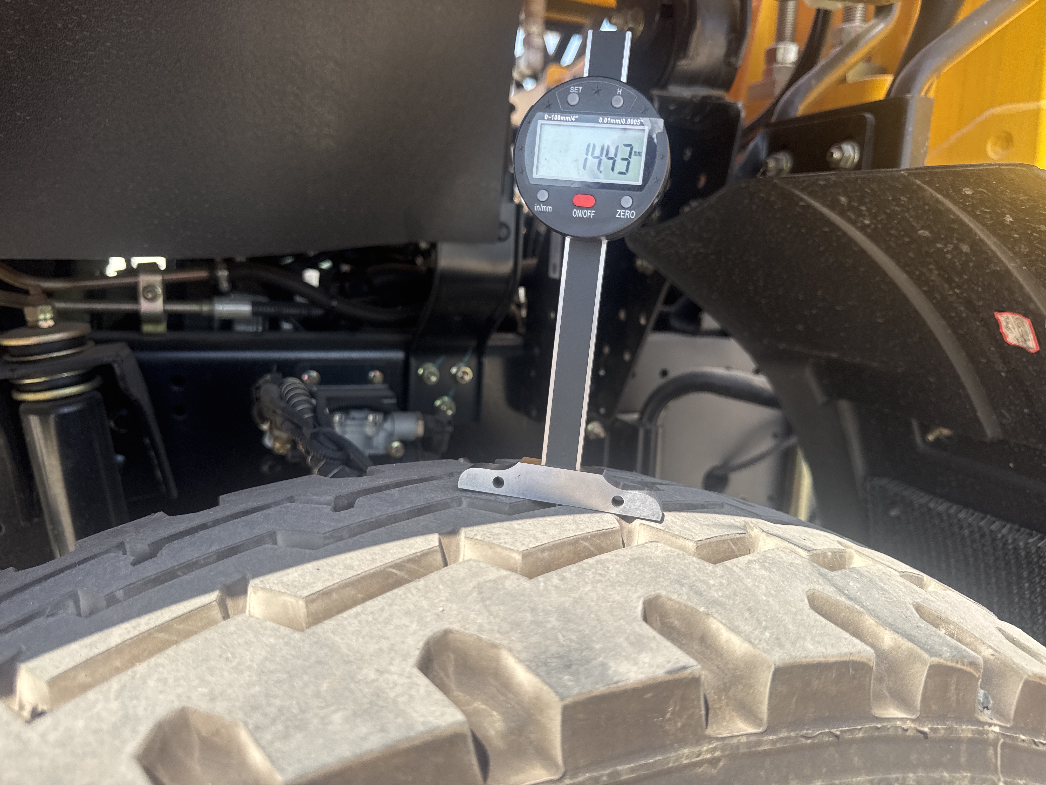 BTC-003-XCMG-SQZ200-Boom-truck-cranes-inspection-Chassis-Left-front-tire---tread-depth-1