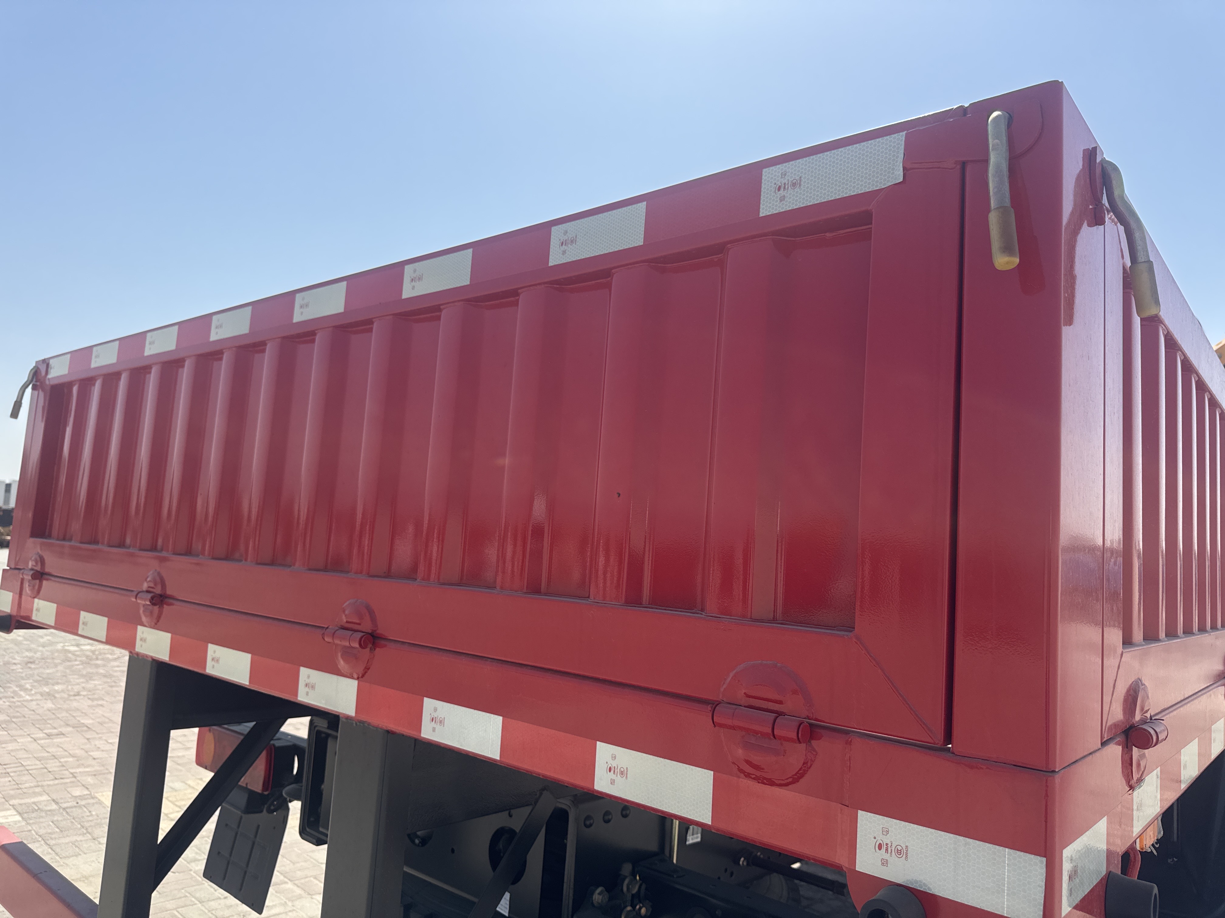 BTC-003-XCMG-SQZ200-Boom-truck-cranes-inspection-Structure-Tailgate-1