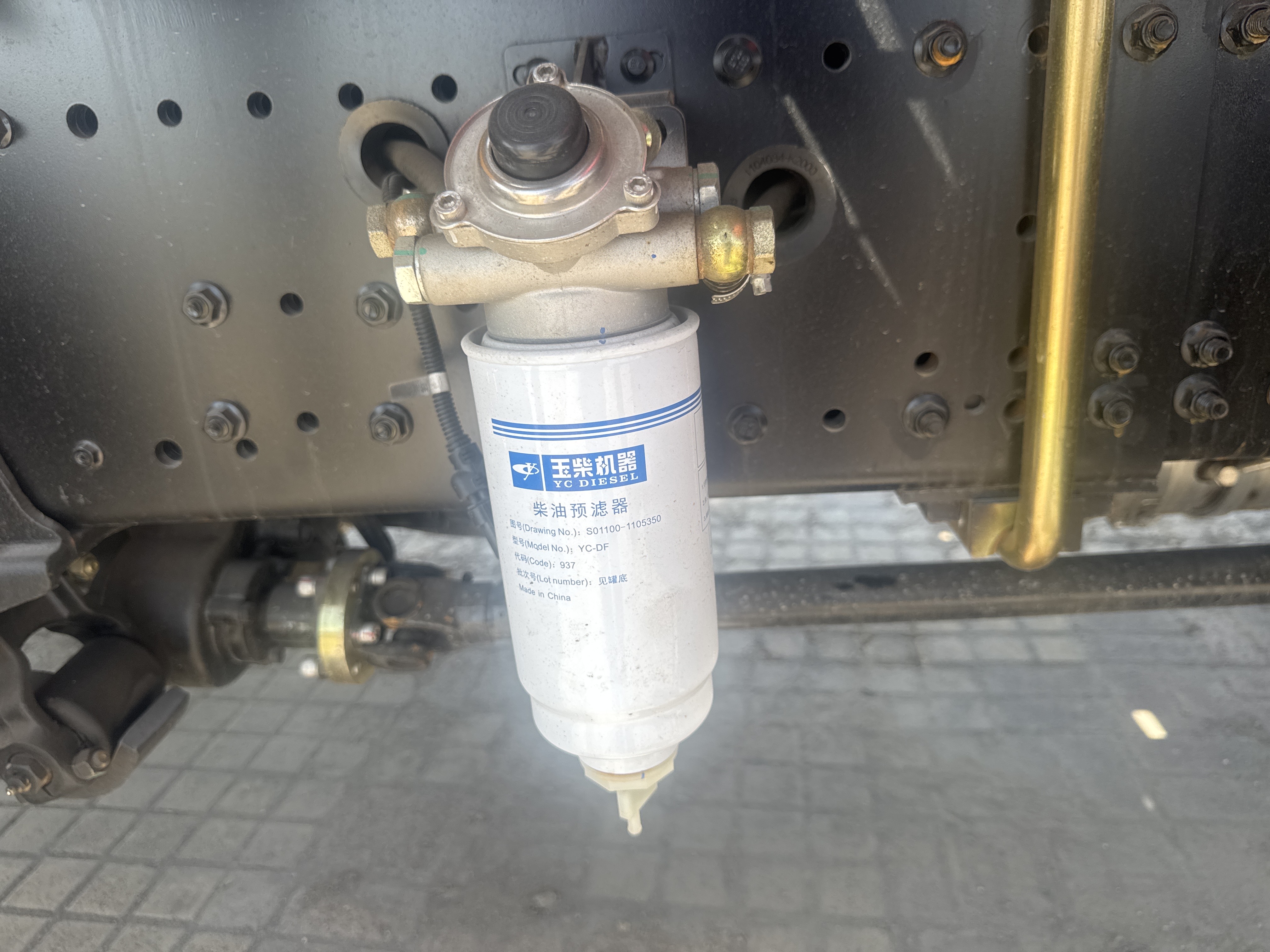 BTC-003-XCMG-SQZ200-Boom-truck-cranes-inspection-Engine-Fuel-leaks-1