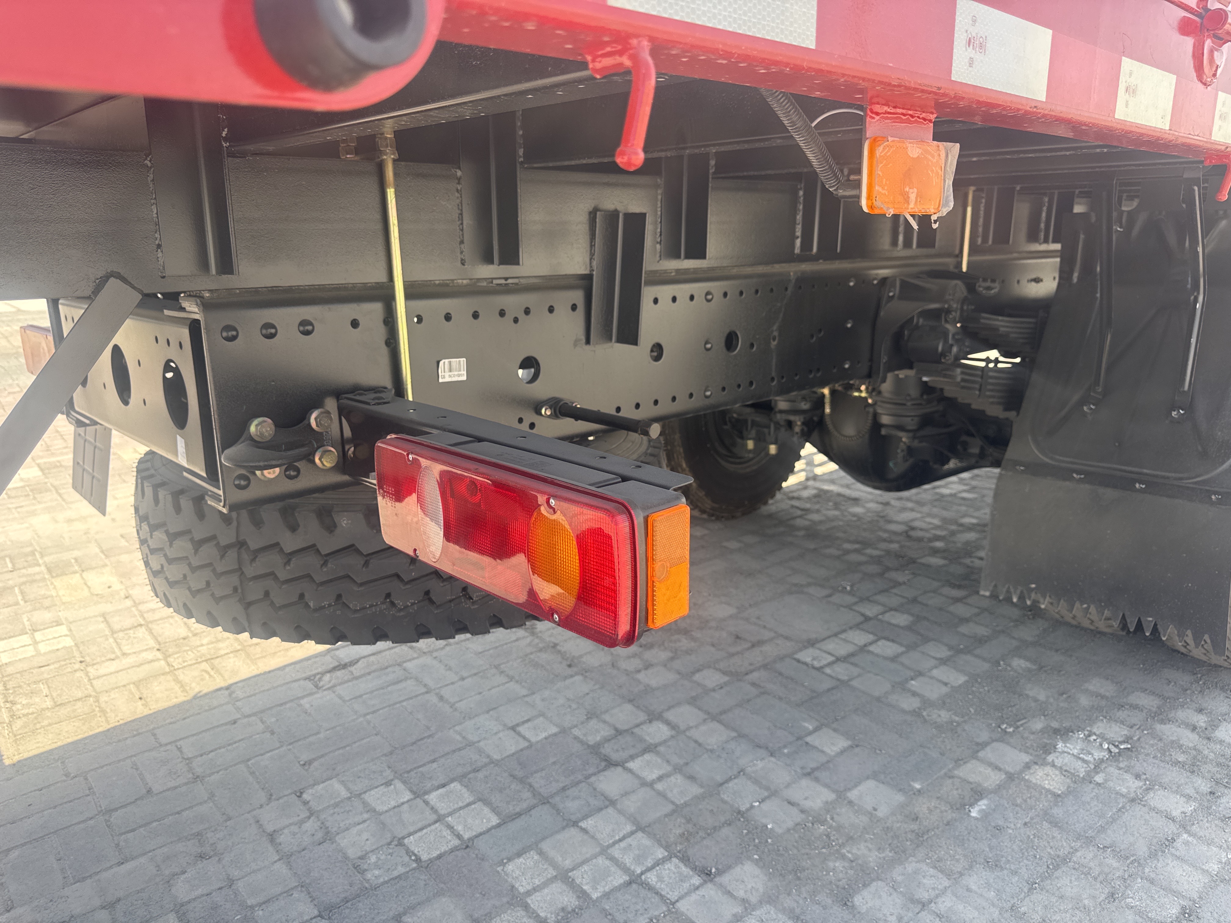 BTC-003-XCMG-SQZ200-Boom-truck-cranes-inspection-Electronics-Lights-and-signals-1