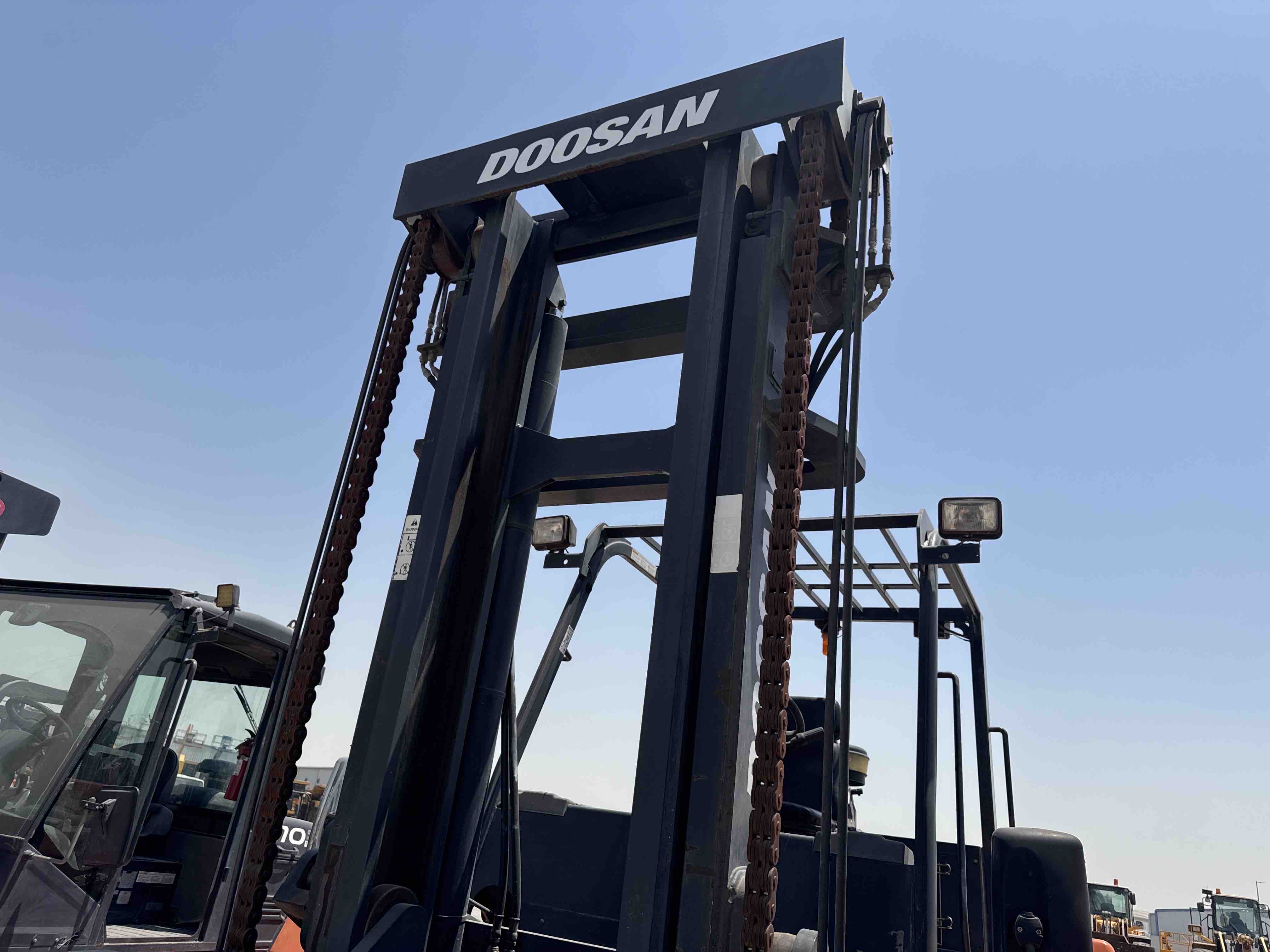 FLM-023-Doosan-D130S-5-Forklifts-inspection-Chassis-Mast-1