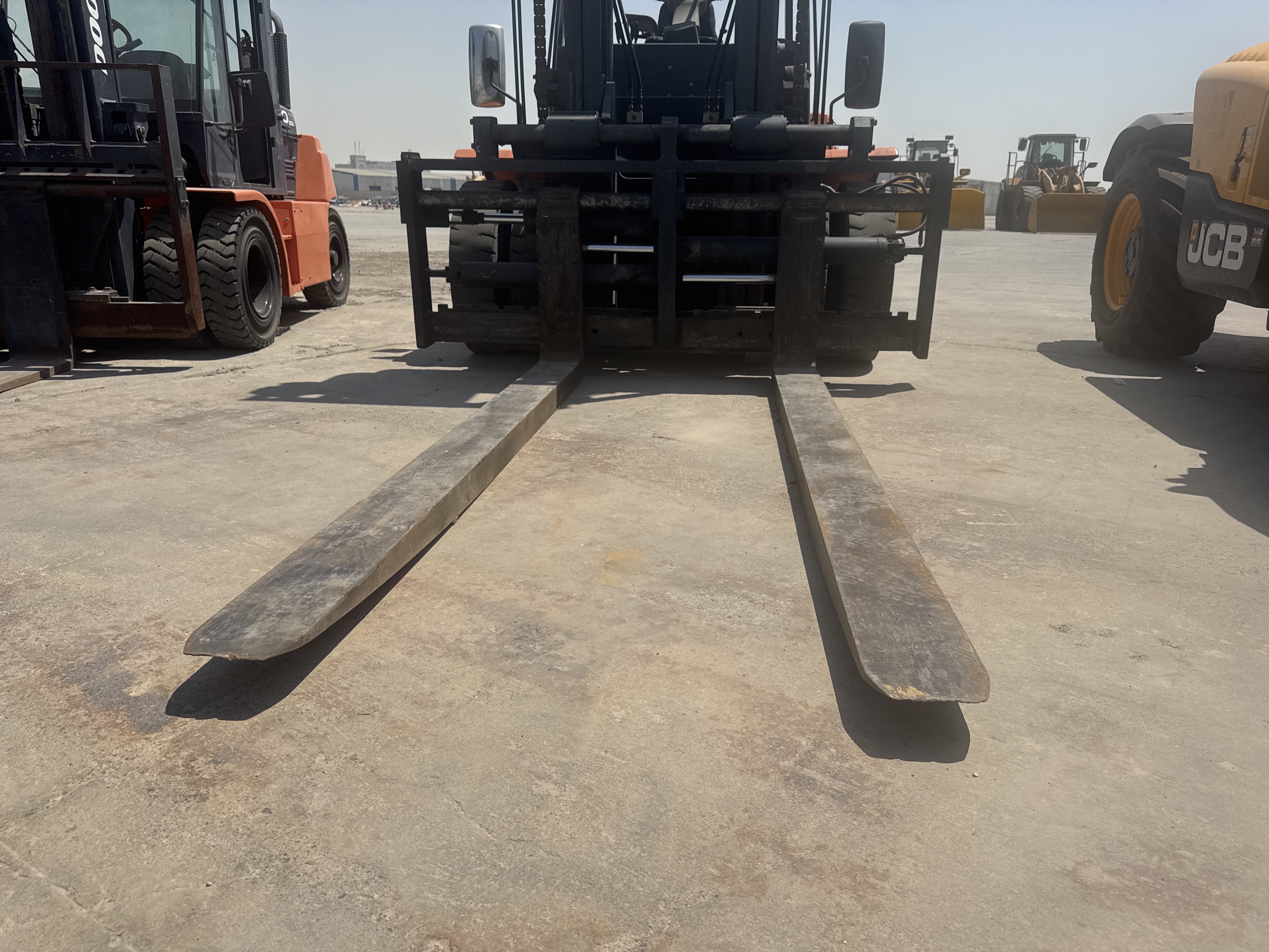 FLM-023-Doosan-D130S-5-Forklifts-inspection-Chassis-Forks-1