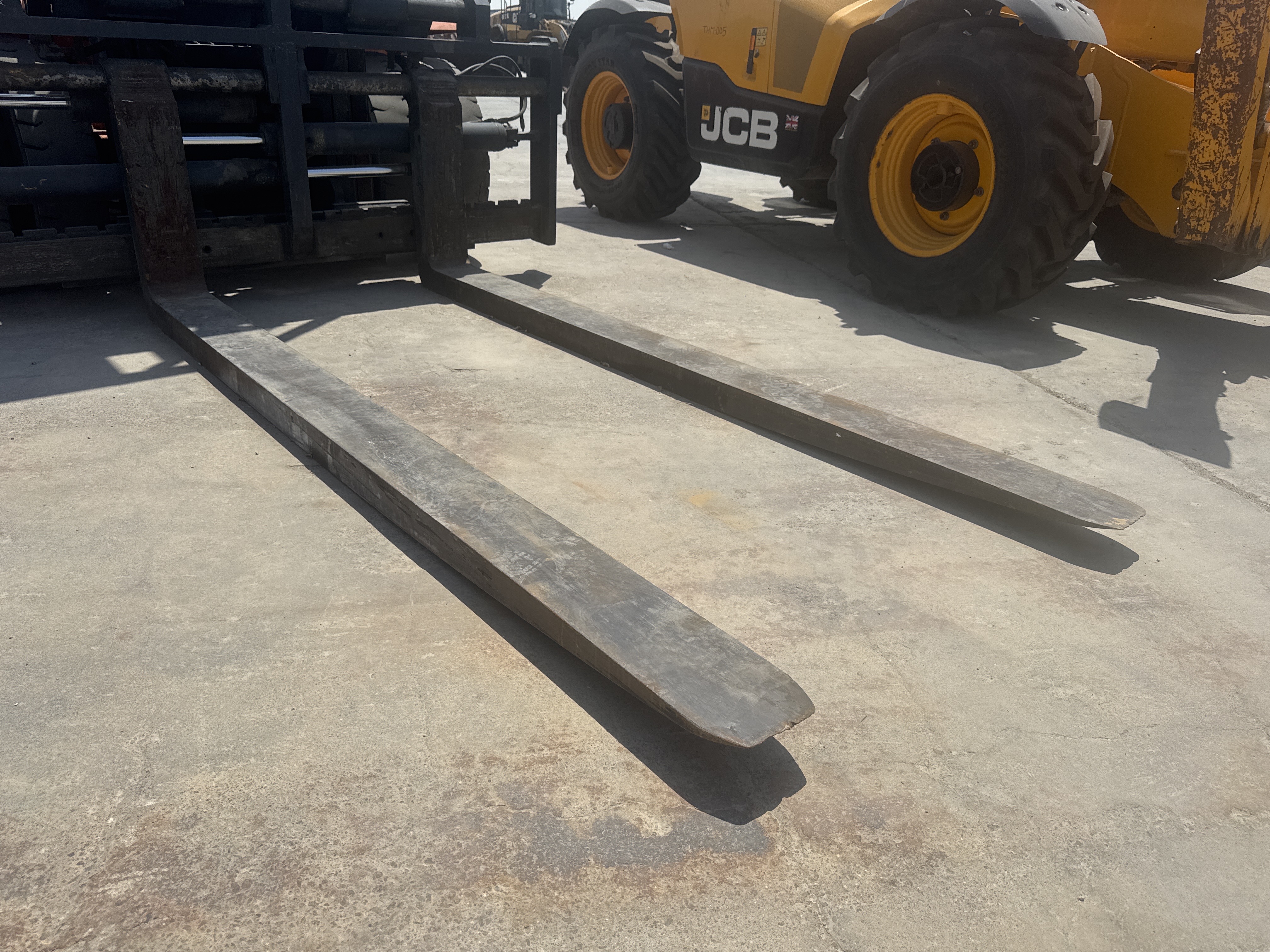 FLM-023-Doosan-D130S-5-Forklifts-inspection-Chassis-Forks-1