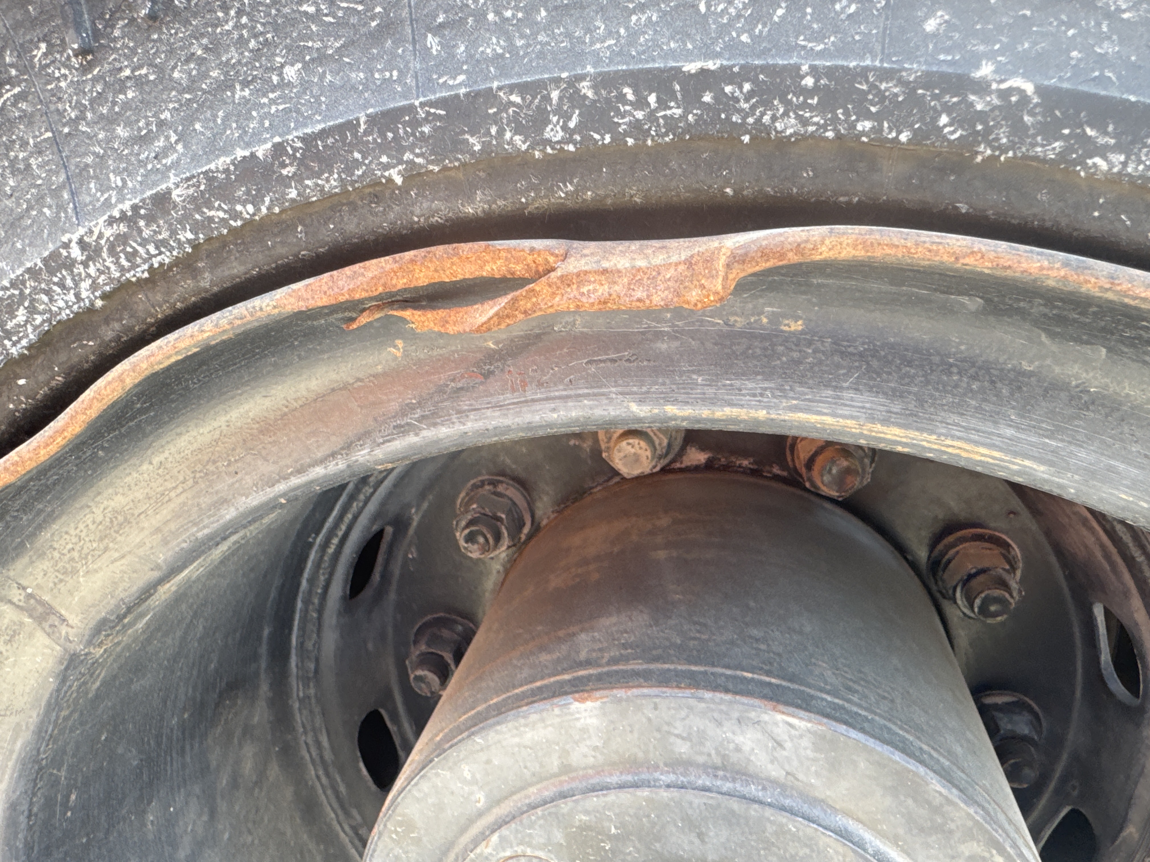 FLM-023-Doosan-D130S-5-Forklifts-inspection-Chassis-Right-front-tire-/-wheel-hub---condition-1