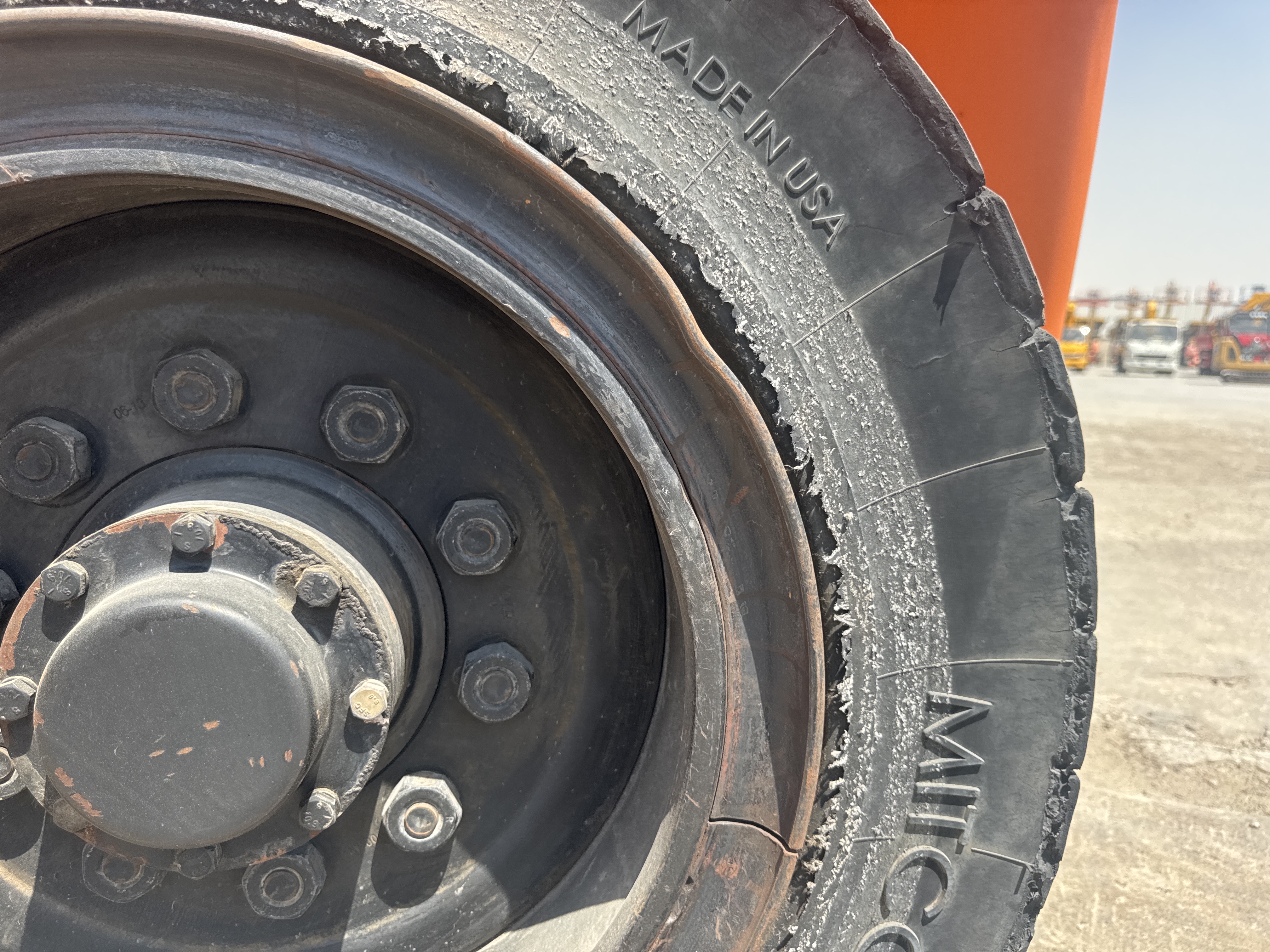 FLM-023-Doosan-D130S-5-Forklifts-inspection-Chassis-Left-rear-tire-/-wheel-hub---condition-1