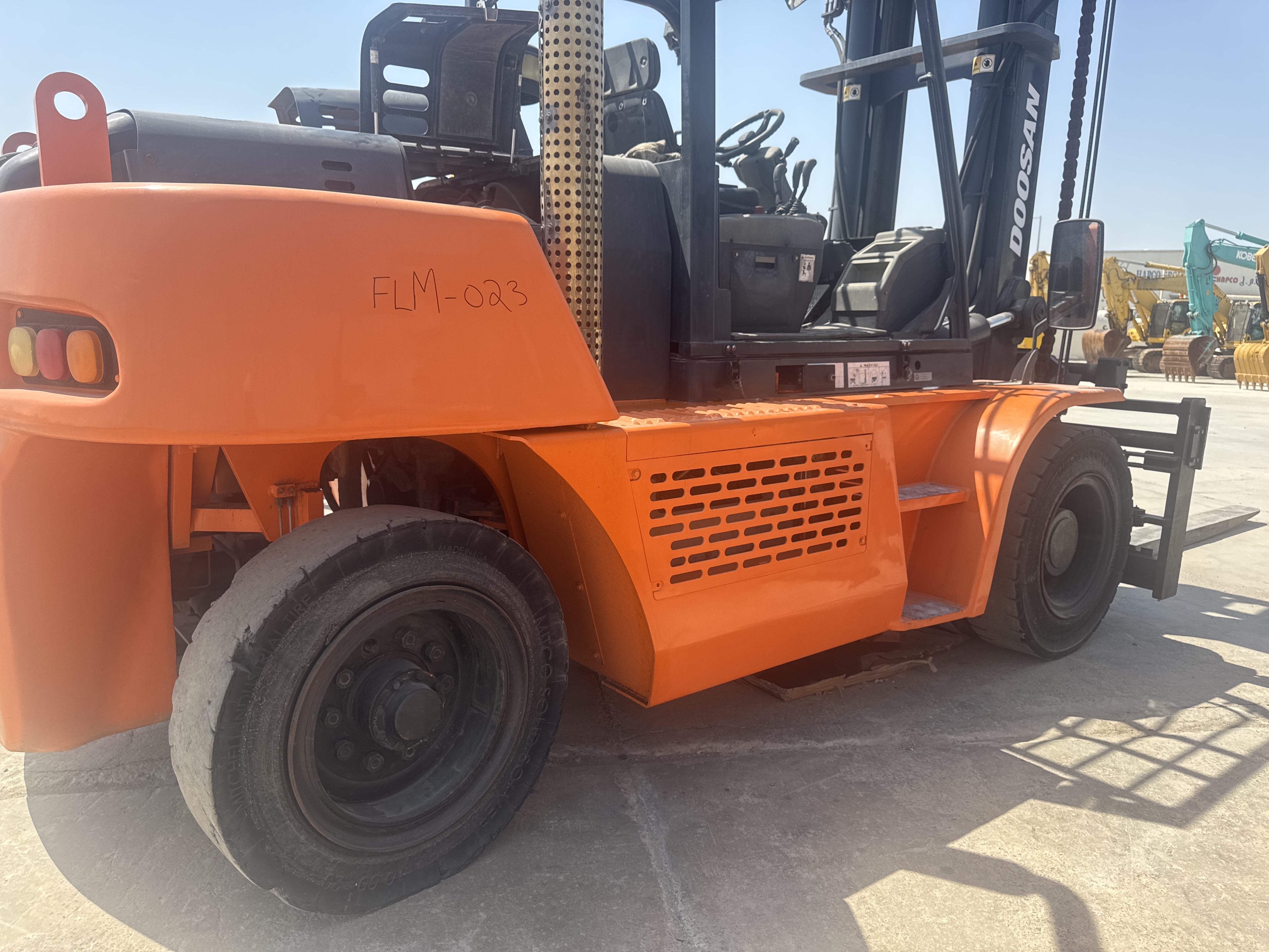 FLM-023-Doosan-D130S-5-Forklifts-inspection-Structure-Paint-1