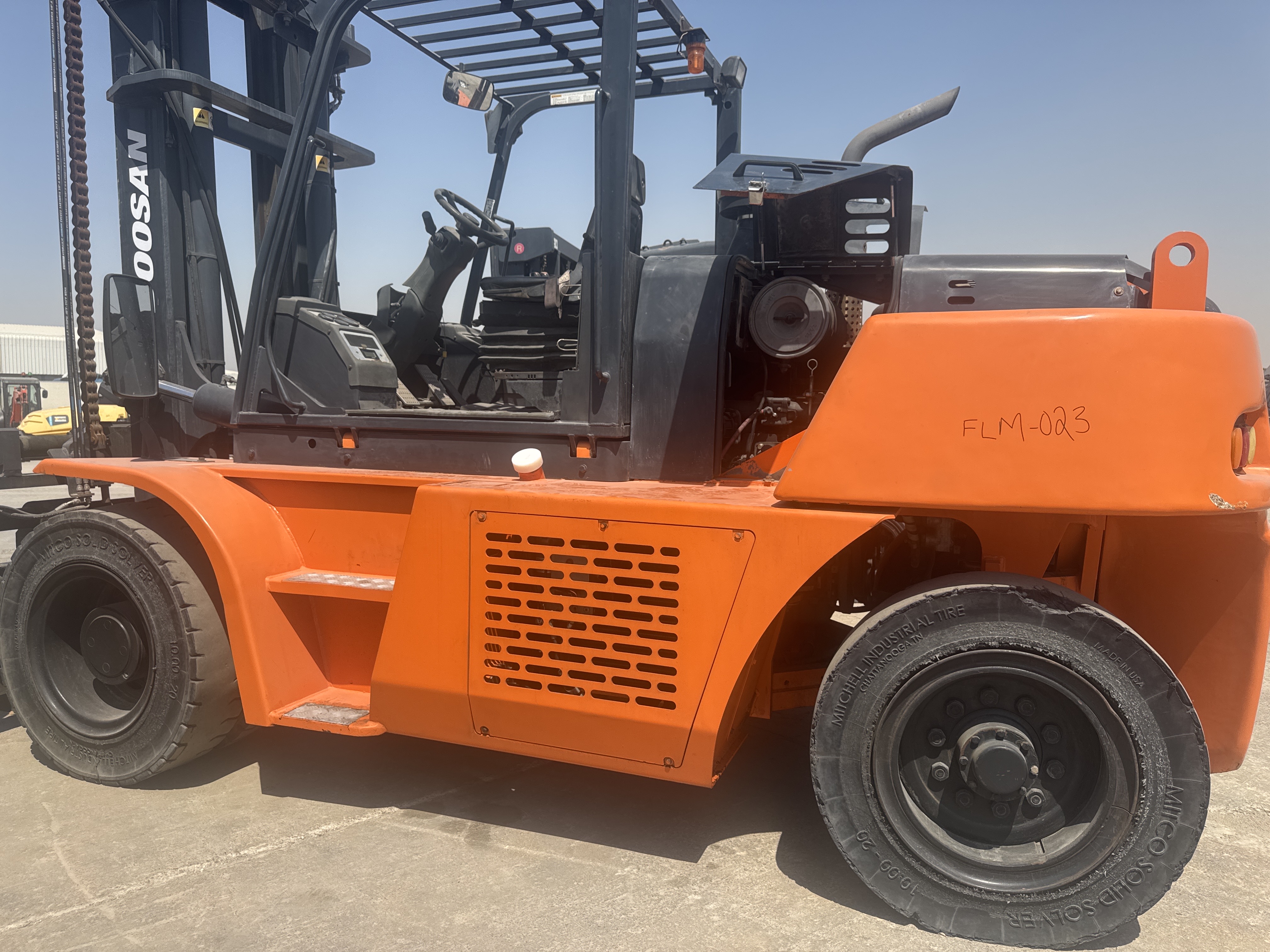 FLM-023-Doosan-D130S-5-Forklifts-inspection-Structure-Paint-1