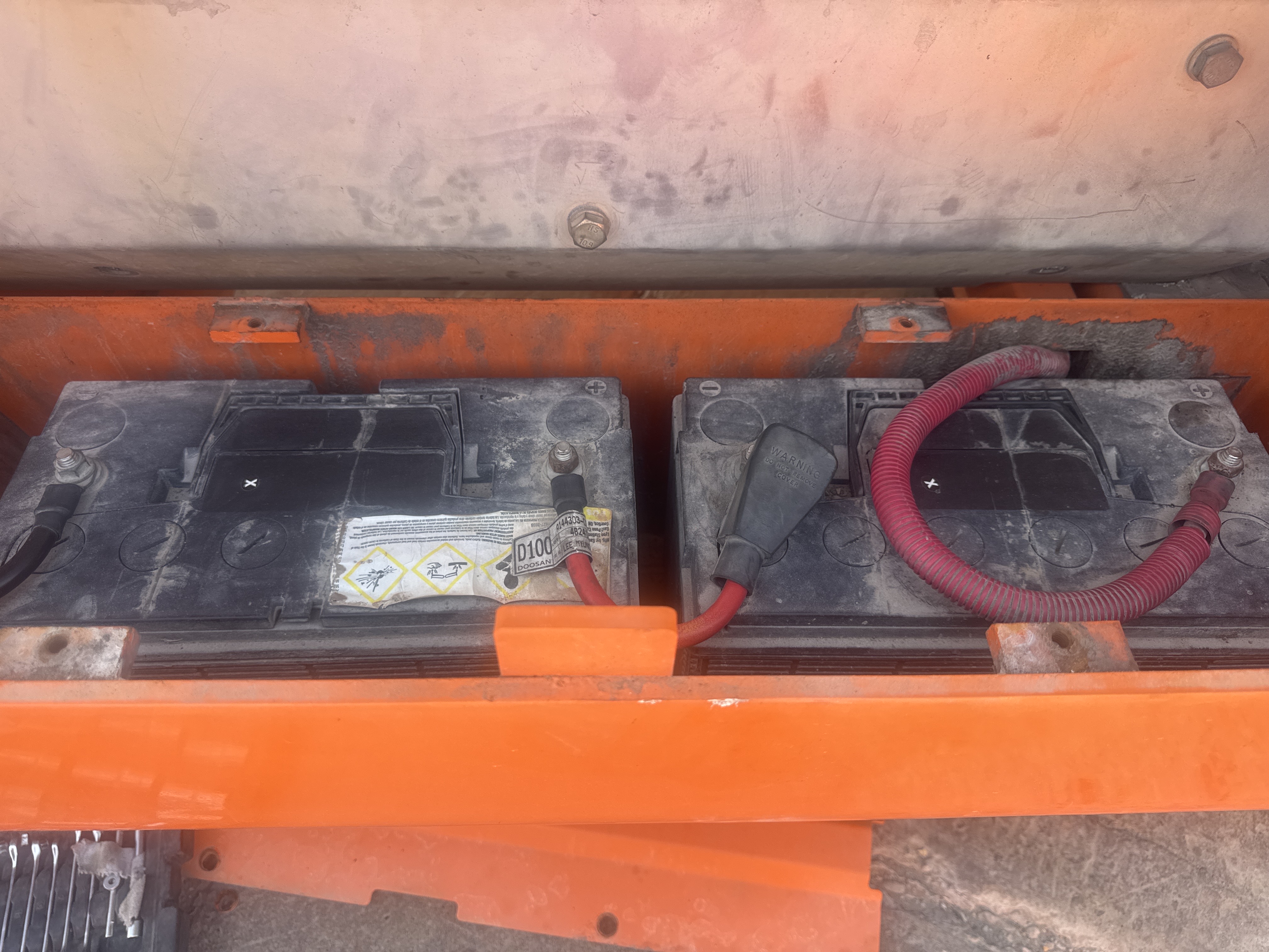 FLM-023-Doosan-D130S-5-Forklifts-inspection-Electronics-Battery-1
