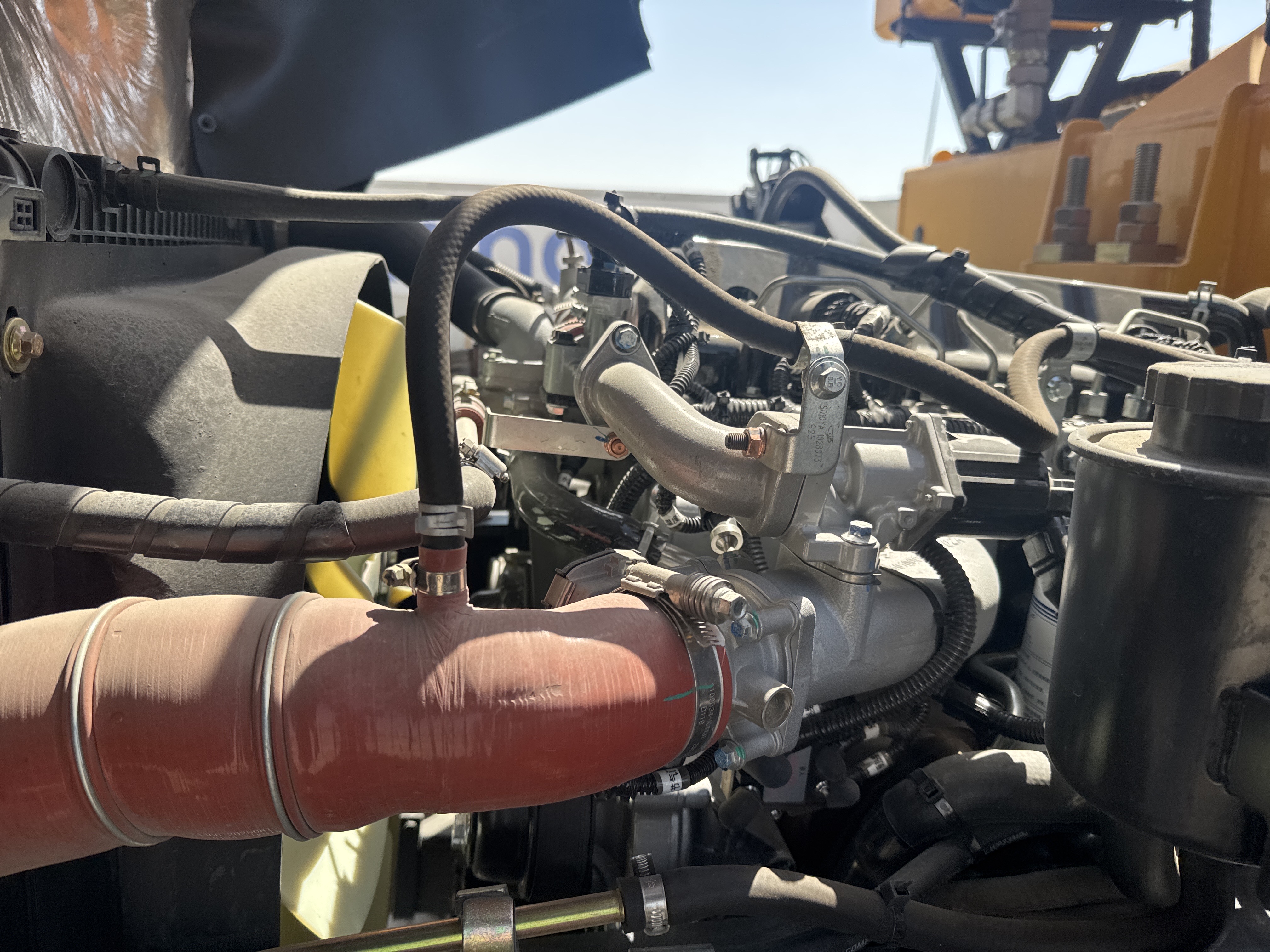 BTC-003-XCMG-SQZ200-Boom-truck-cranes-inspection-Engine-Hoses-1