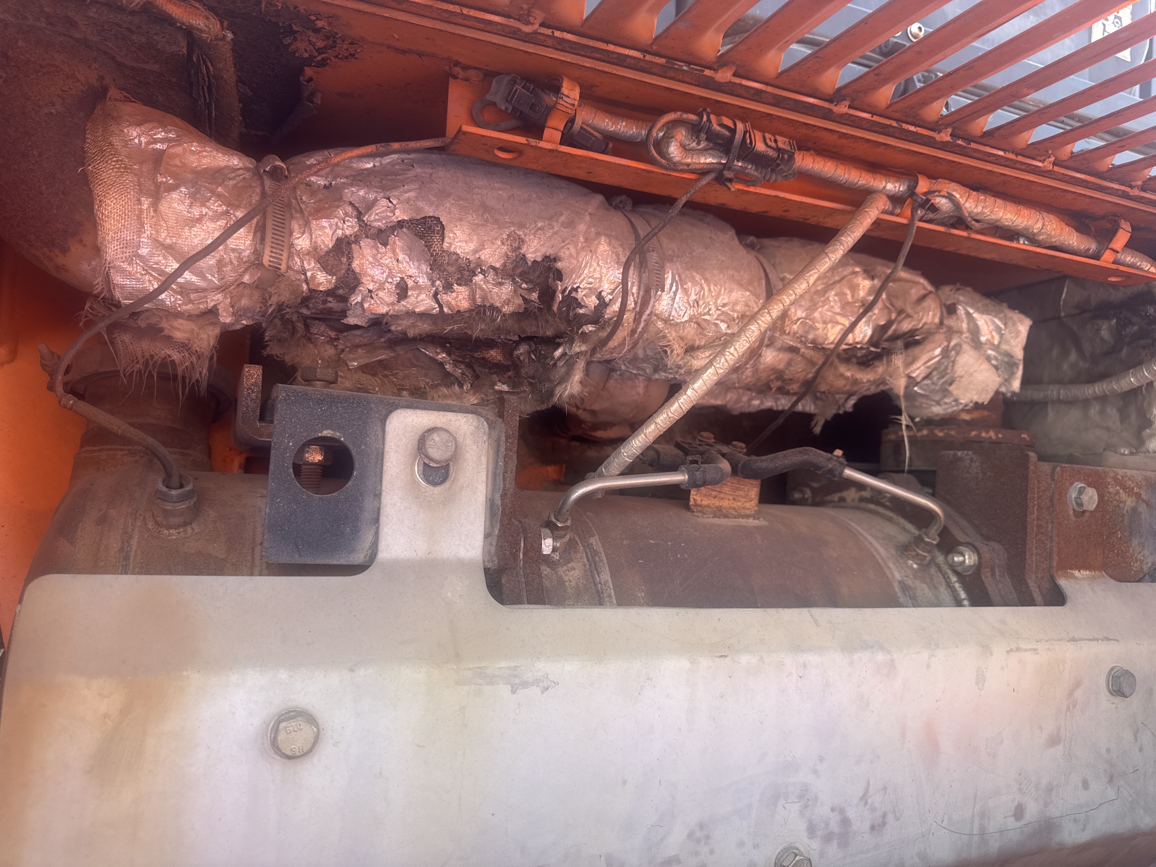 FLM-023-Doosan-D130S-5-Forklifts-inspection-Engine-Exhaust-system-1