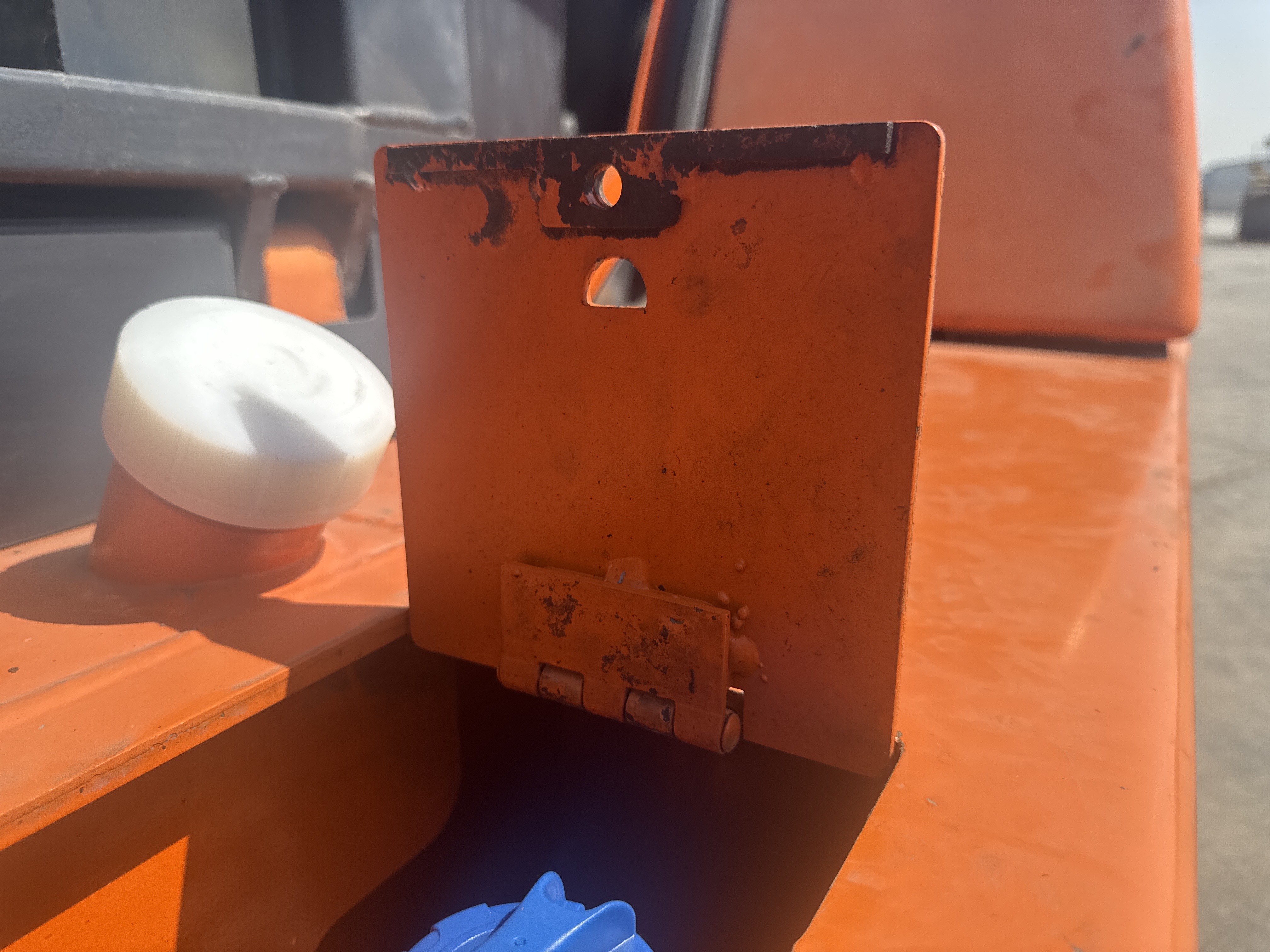 FLM-023-Doosan-D130S-5-Forklifts-inspection-Structure-Sheet-metal-(fiberglass)-1