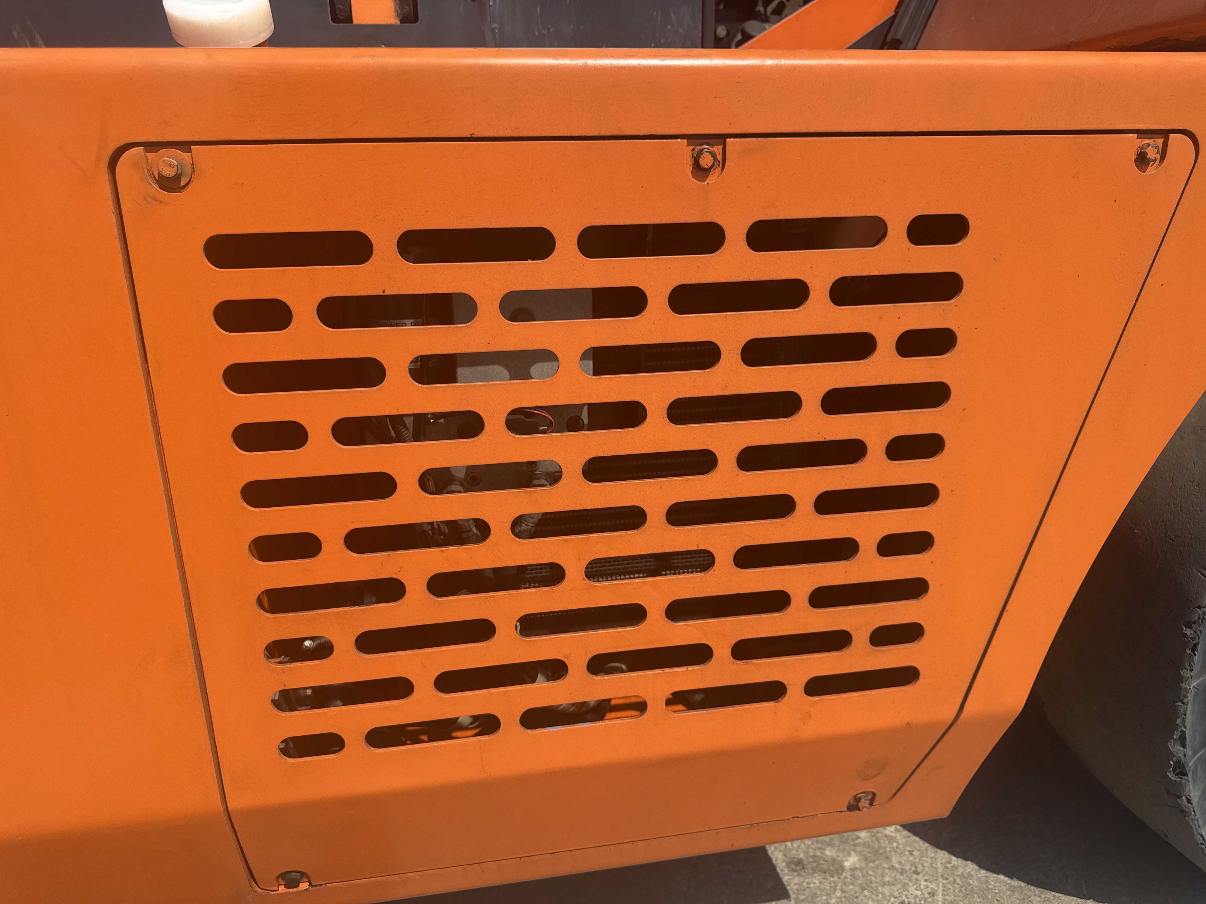 FLM-023-Doosan-D130S-5-Forklifts-inspection-Structure-Sheet-metal-(fiberglass)-1