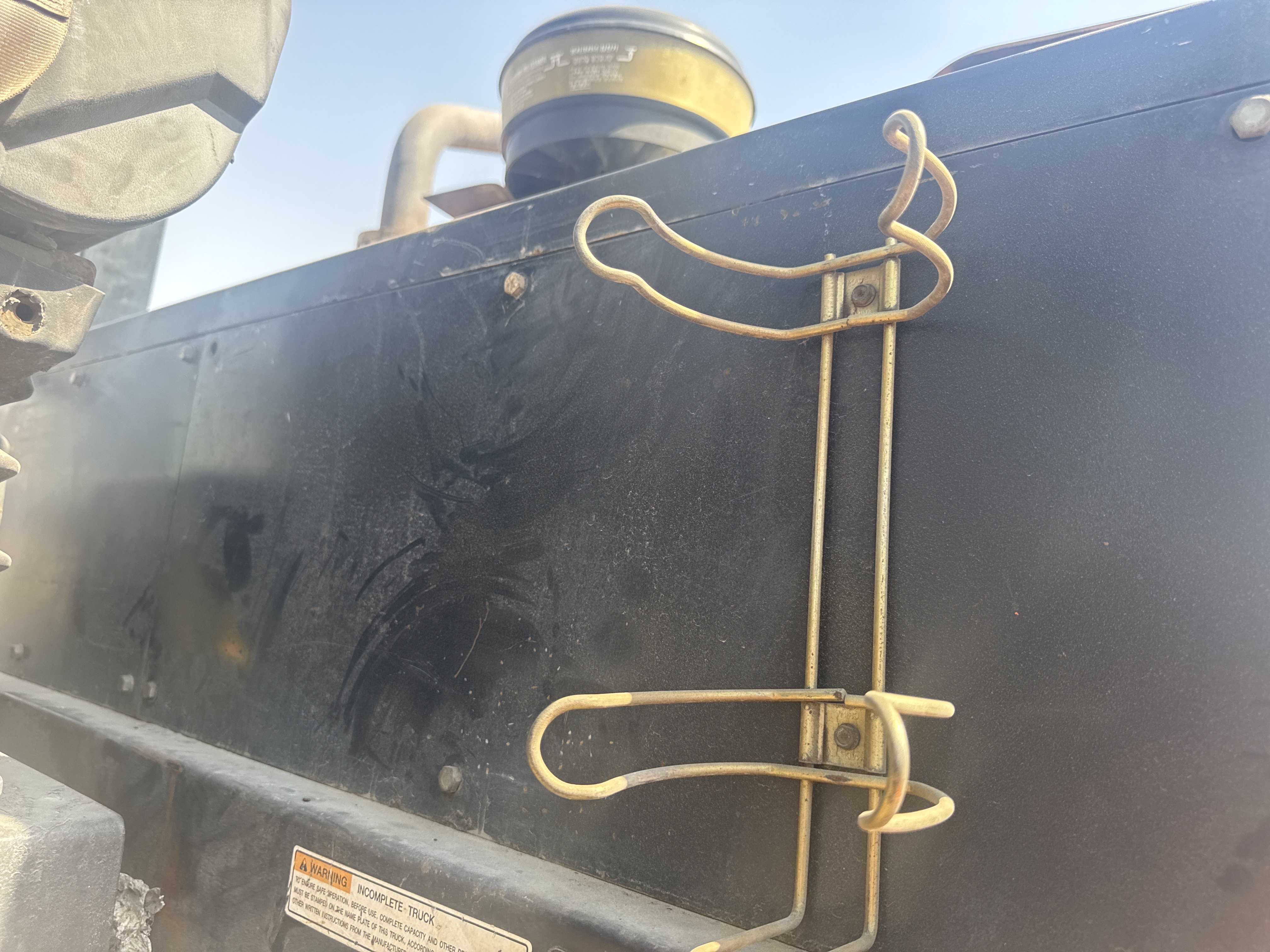 FLM-023-Doosan-D130S-5-Forklifts-inspection-Structure-Sheet-metal-(fiberglass)-1