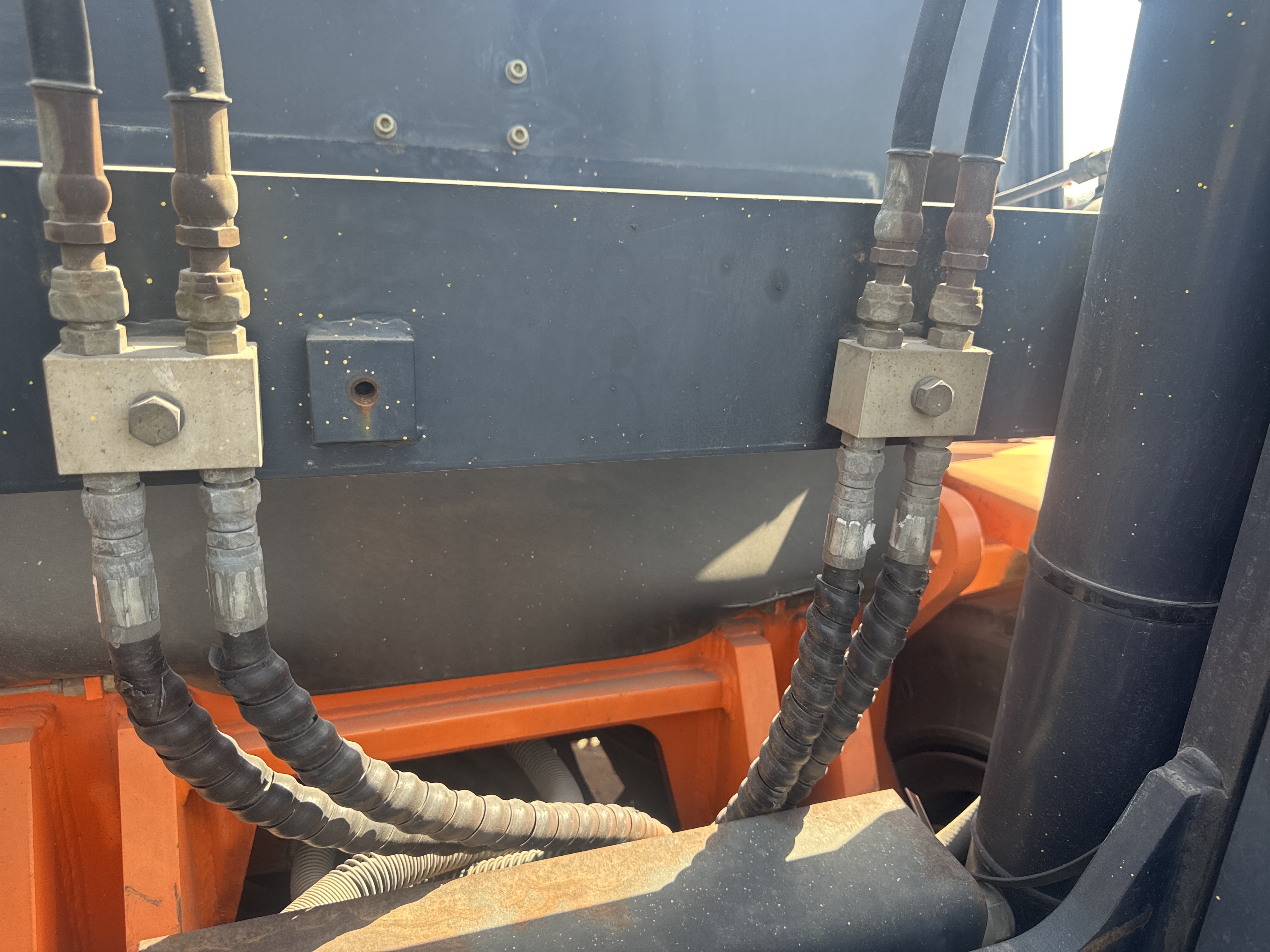 FLM-023-Doosan-D130S-5-Forklifts-inspection-Hydraulics-Hydraulic-hoses-and-lines-1