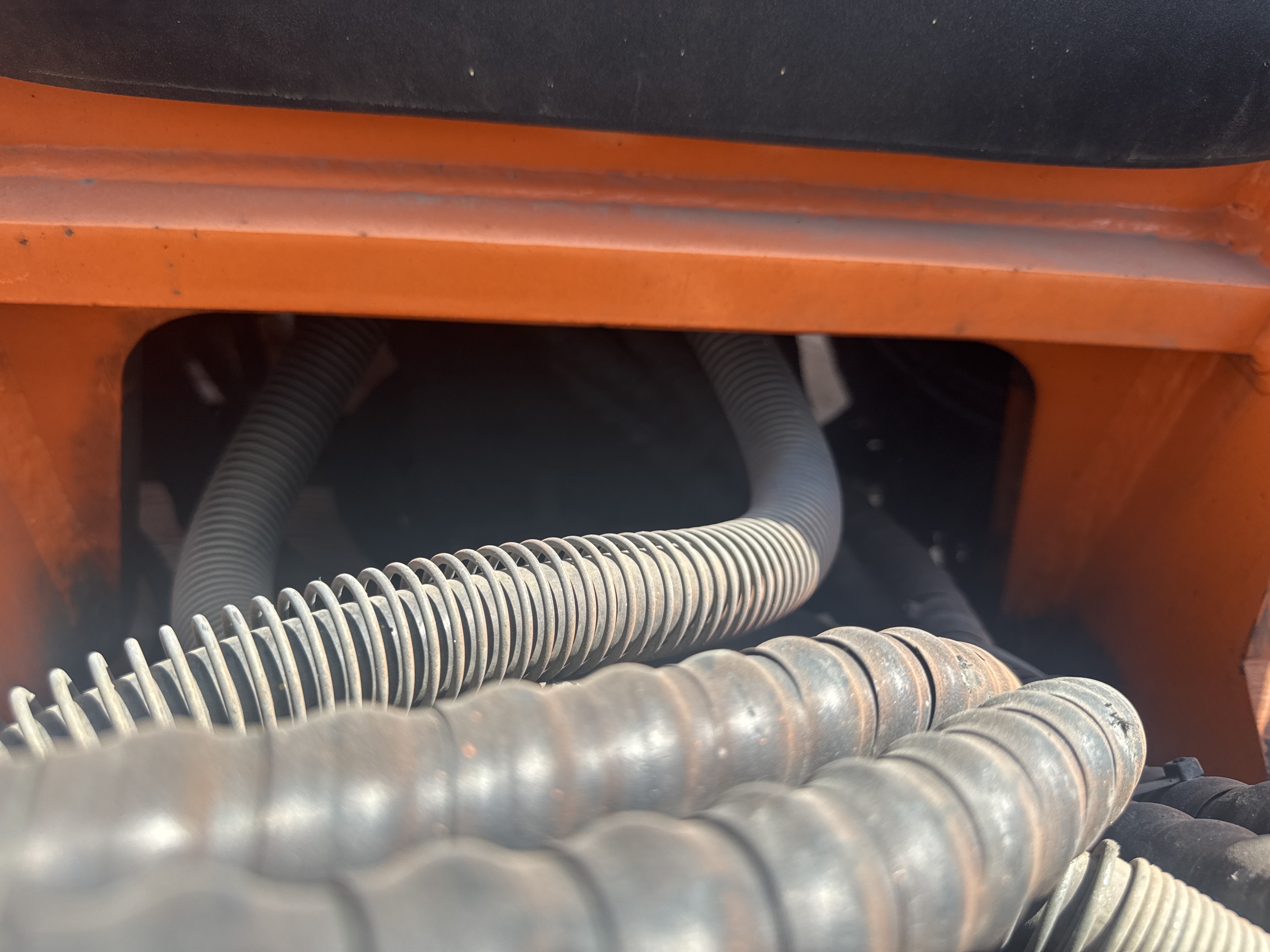 FLM-023-Doosan-D130S-5-Forklifts-inspection-Hydraulics-Hydraulic-hoses-and-lines-1