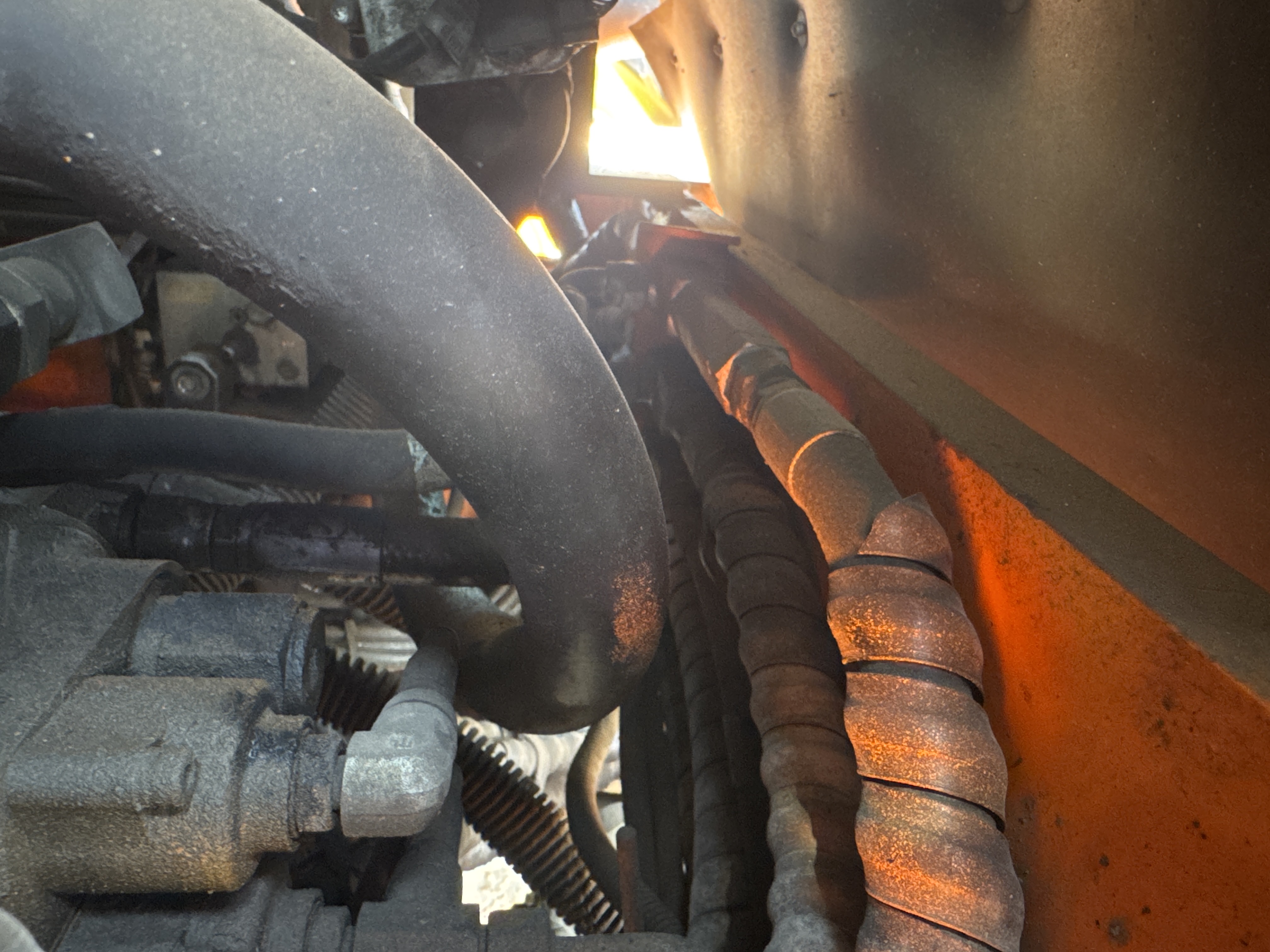 FLM-023-Doosan-D130S-5-Forklifts-inspection-Hydraulics-Hydraulic-hoses-and-lines-1