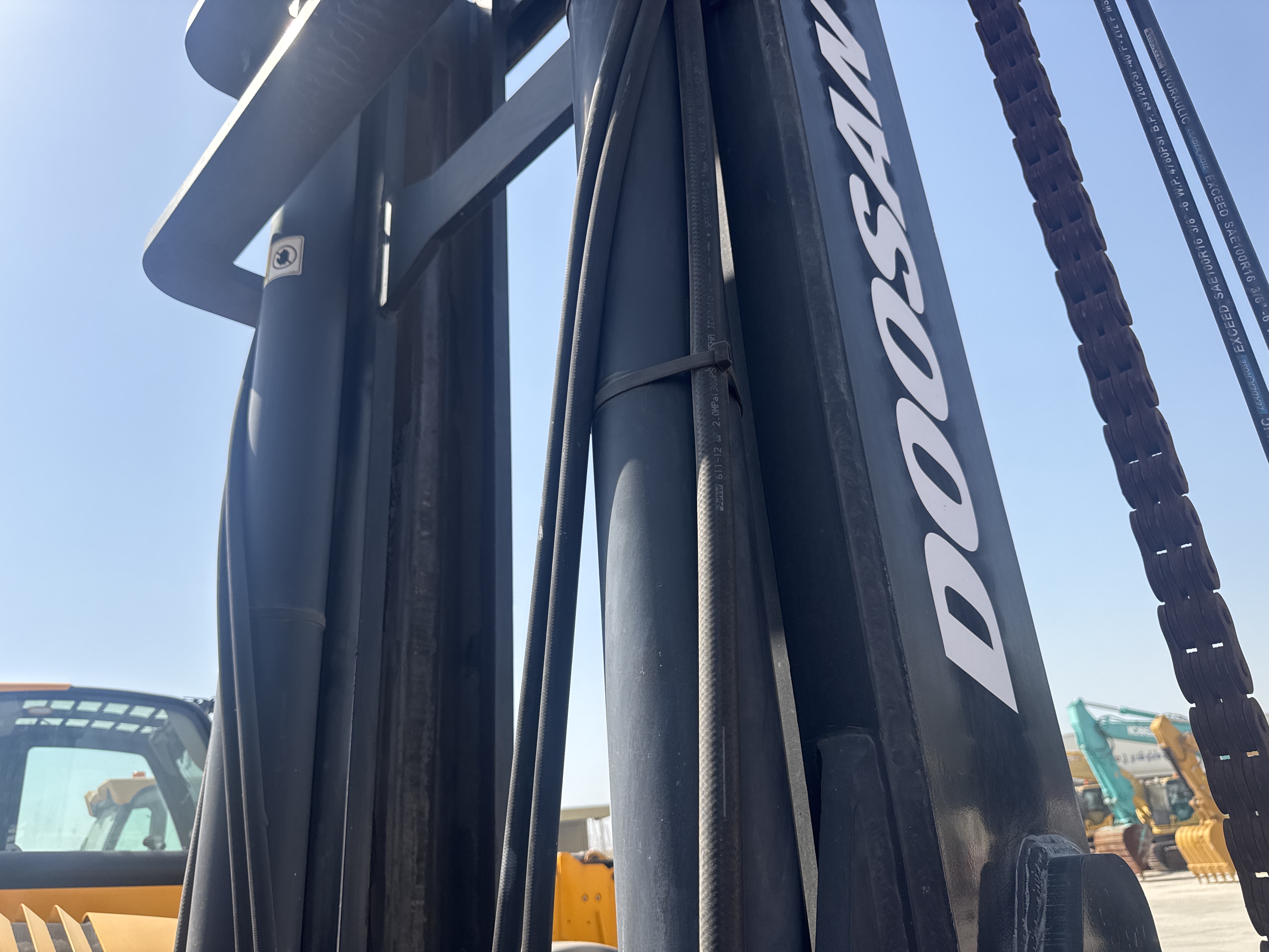 FLM-023-Doosan-D130S-5-Forklifts-inspection-Hydraulics-Hydraulic-hoses-and-lines-1