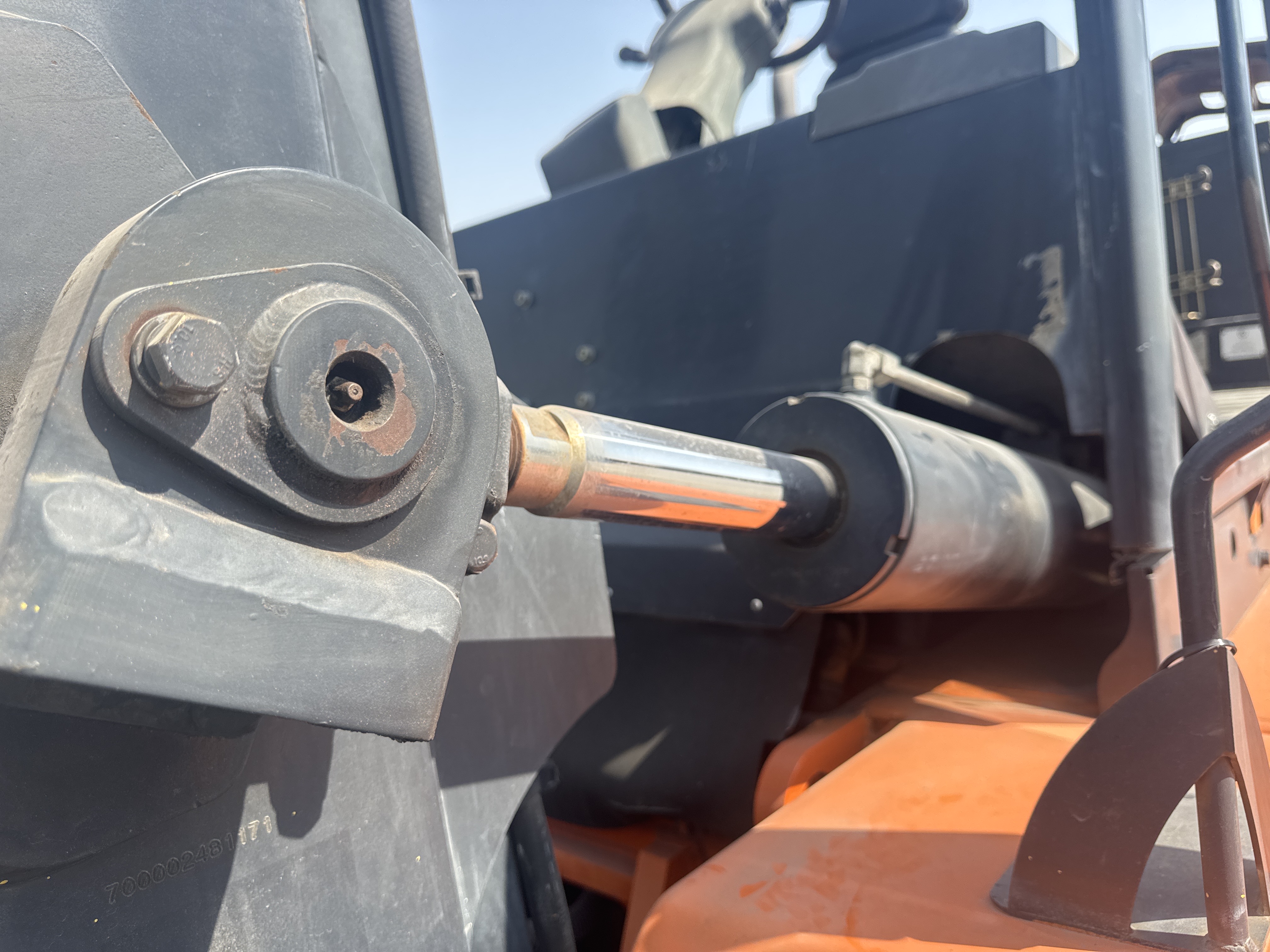 FLM-023-Doosan-D130S-5-Forklifts-inspection-Hydraulics-Tilt-cylinders-1
