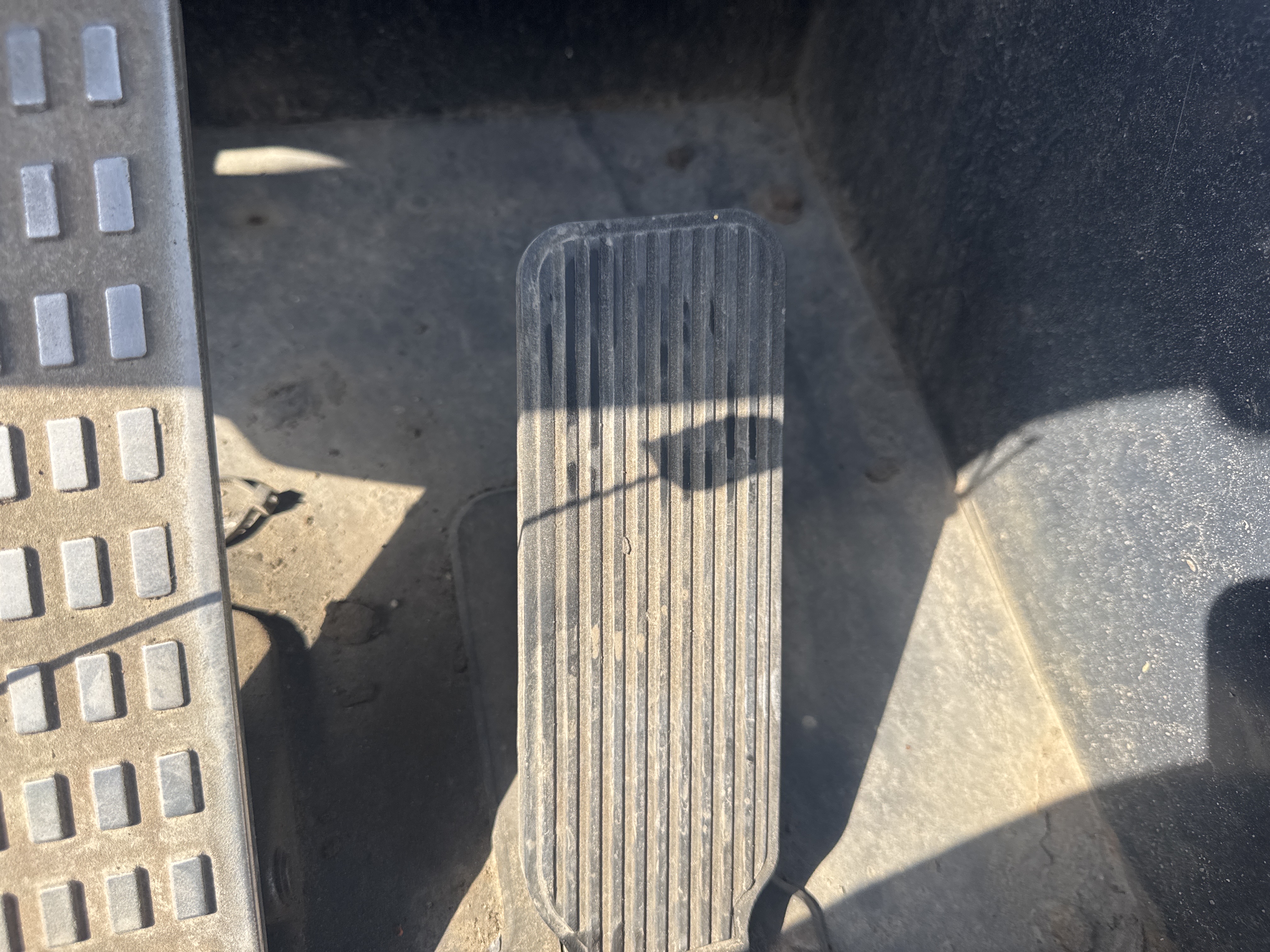 FLM-023-Doosan-D130S-5-Forklifts-inspection-Engine-Throttle-1