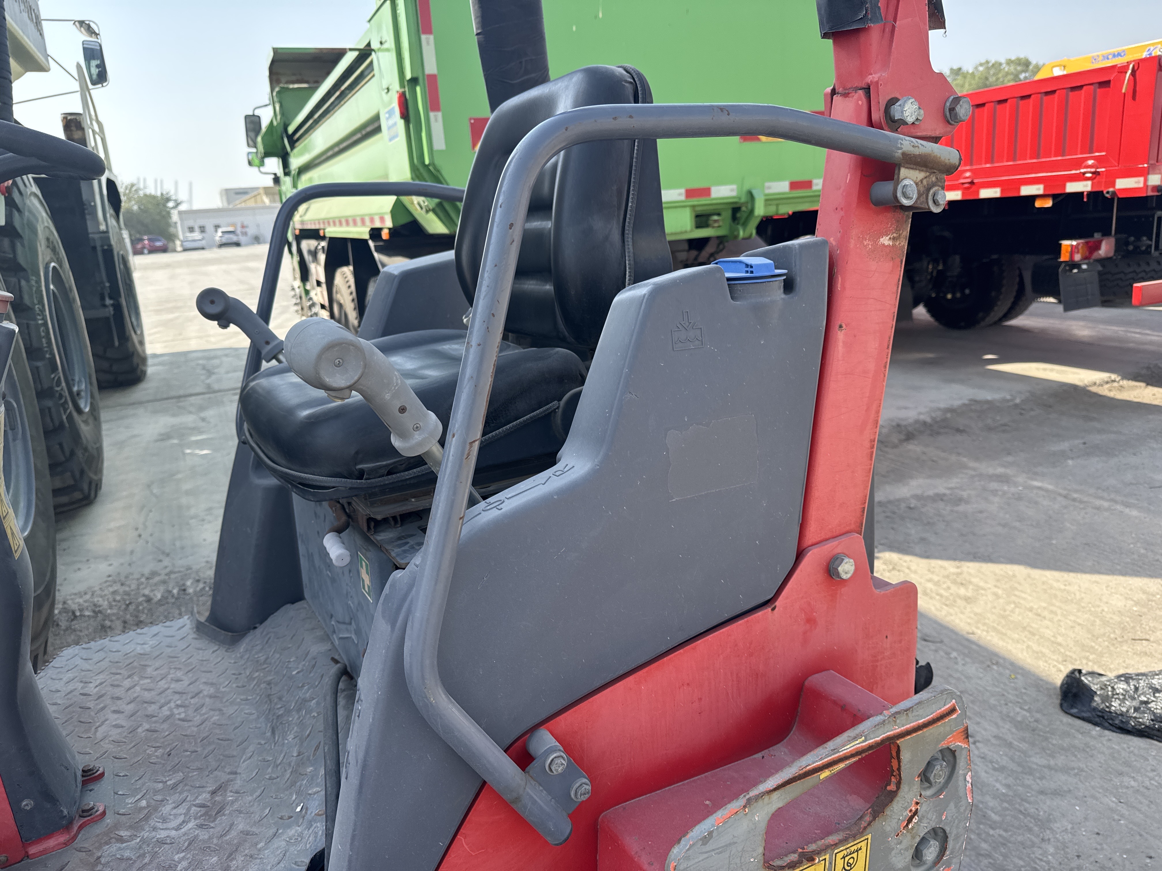 SRC-011-Hamm-HD-12-VV-Tandem-rollers-inspection-Structure-Handrails-1